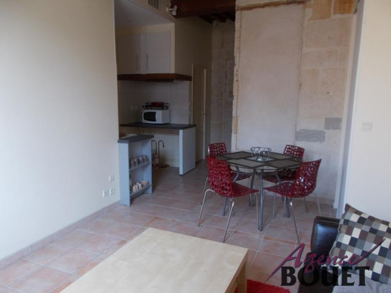 Location Appartement BEAUCAIRE séjour de 25 m²