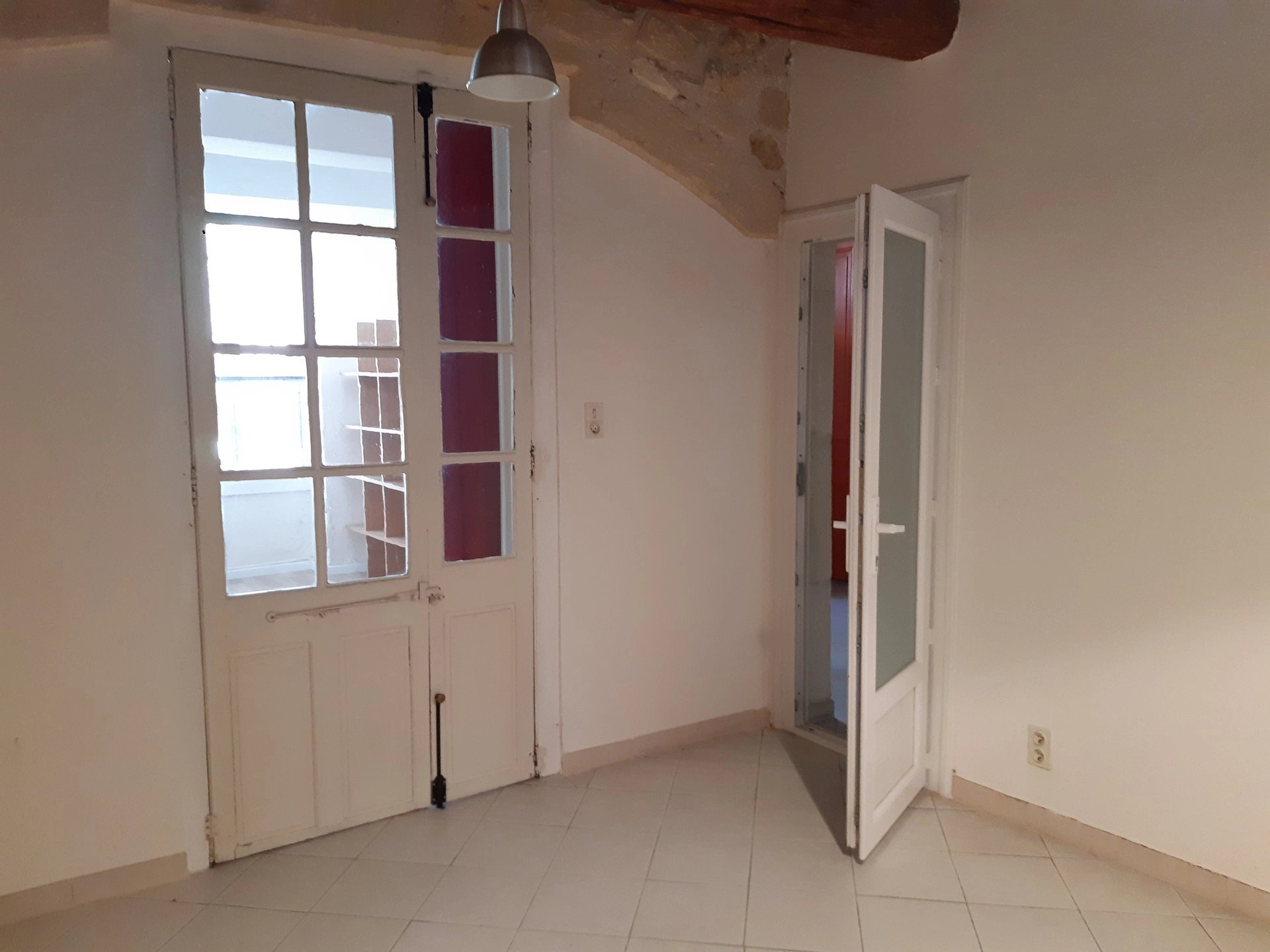 Location Fonds de commerce TARASCON surface habitable de 55 m²