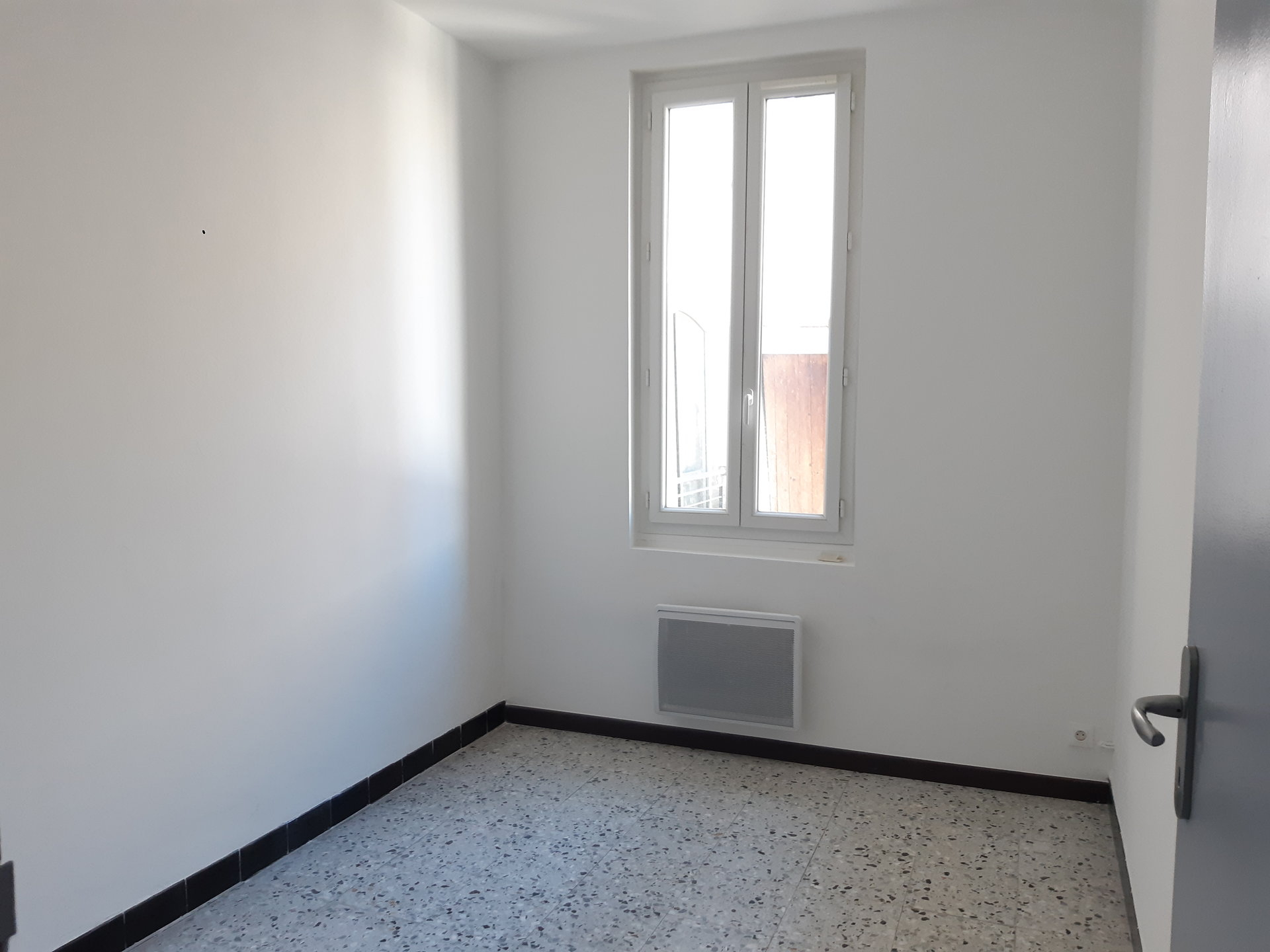 Location Appartement TARASCON convecteur, individuel, electrique chauffage