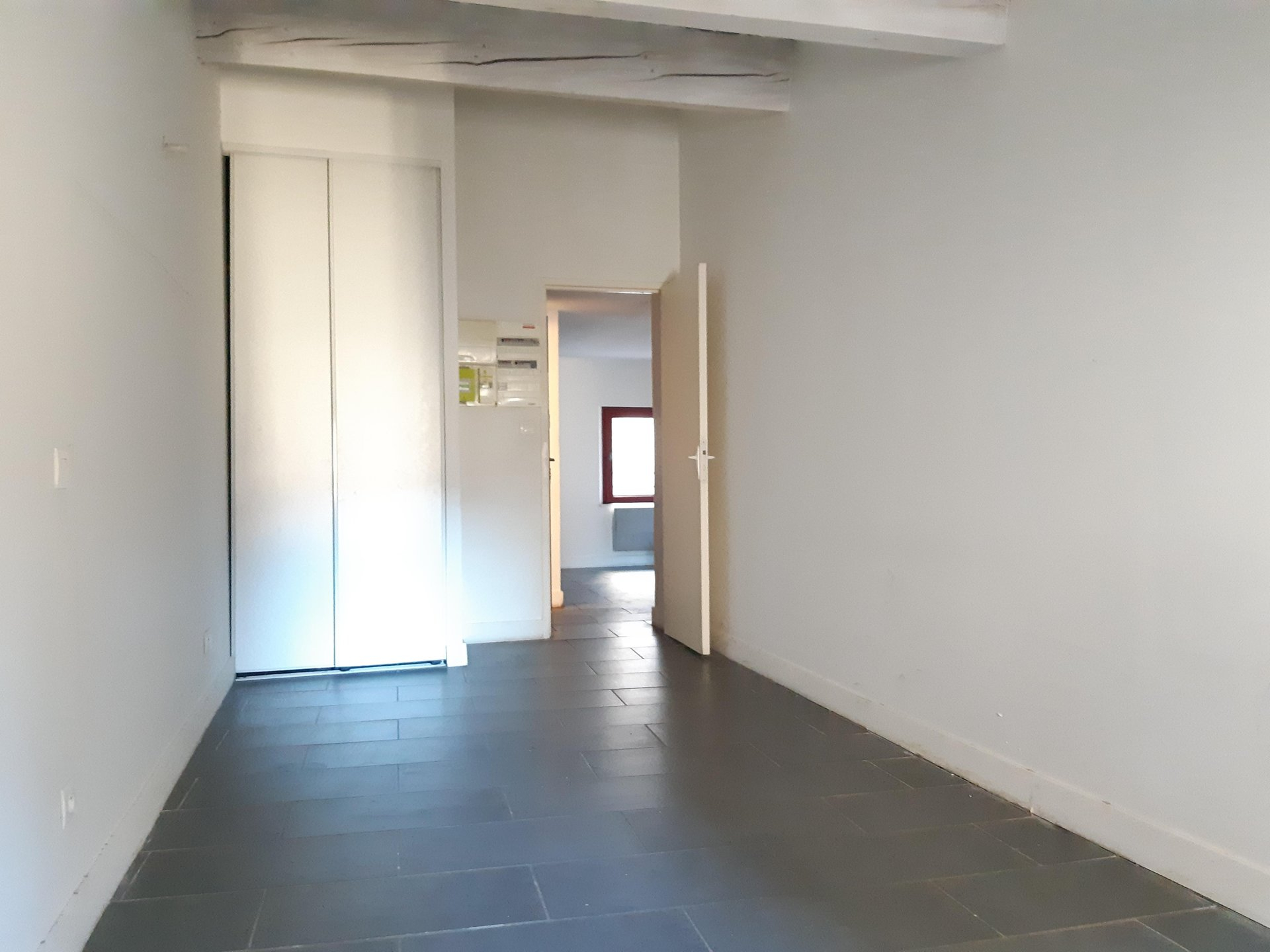 Location Appartement BEAUCAIRE séjour de 21.6 m²