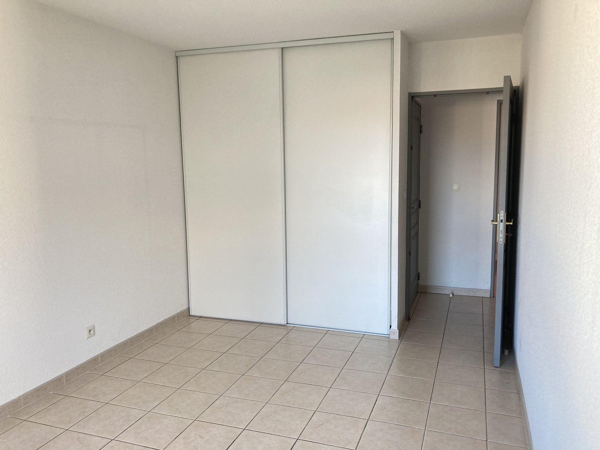Location Appartement TARASCON surface habitable de 75 m²