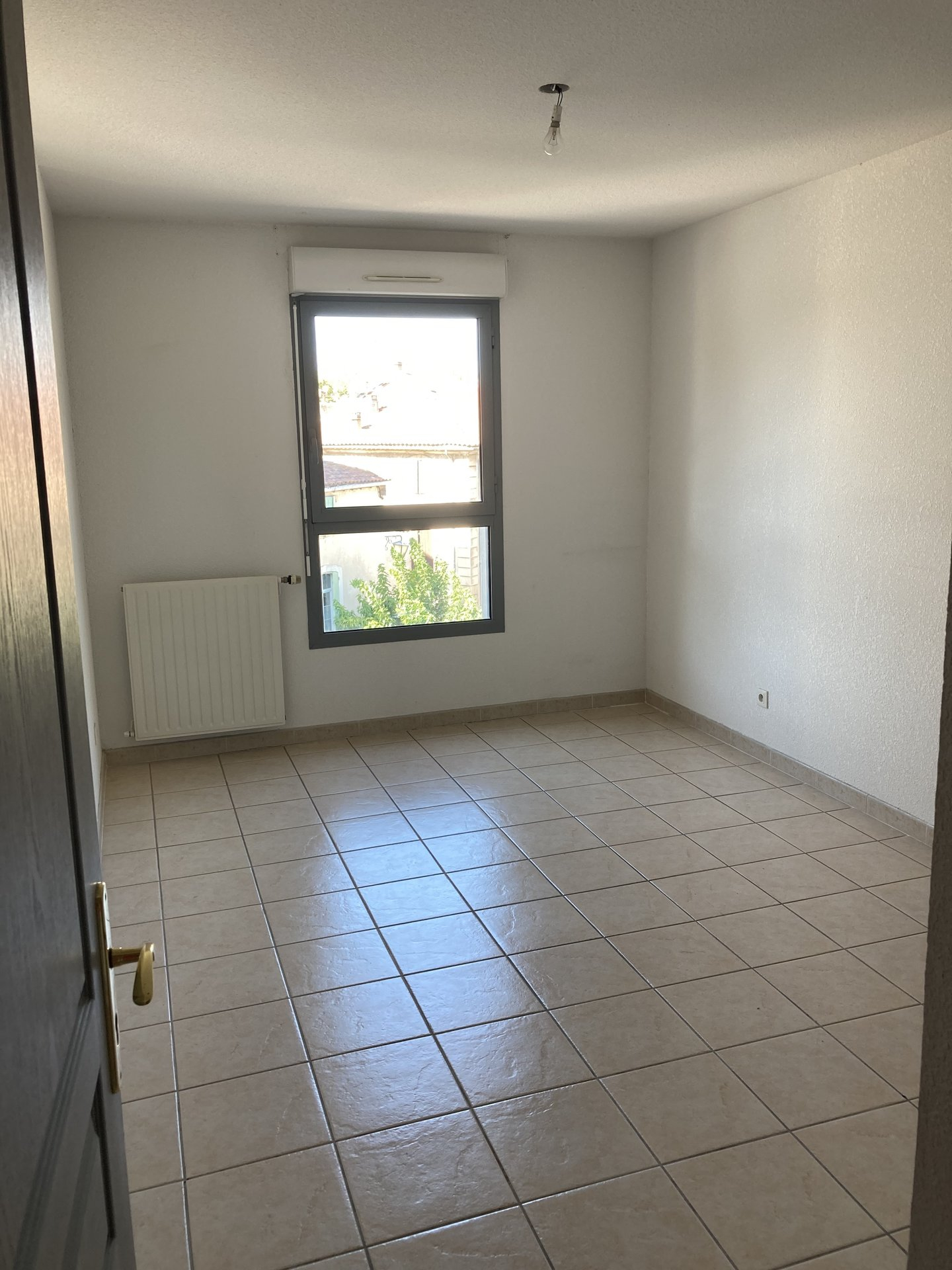 Location Appartement TARASCON séjour de 30 m²