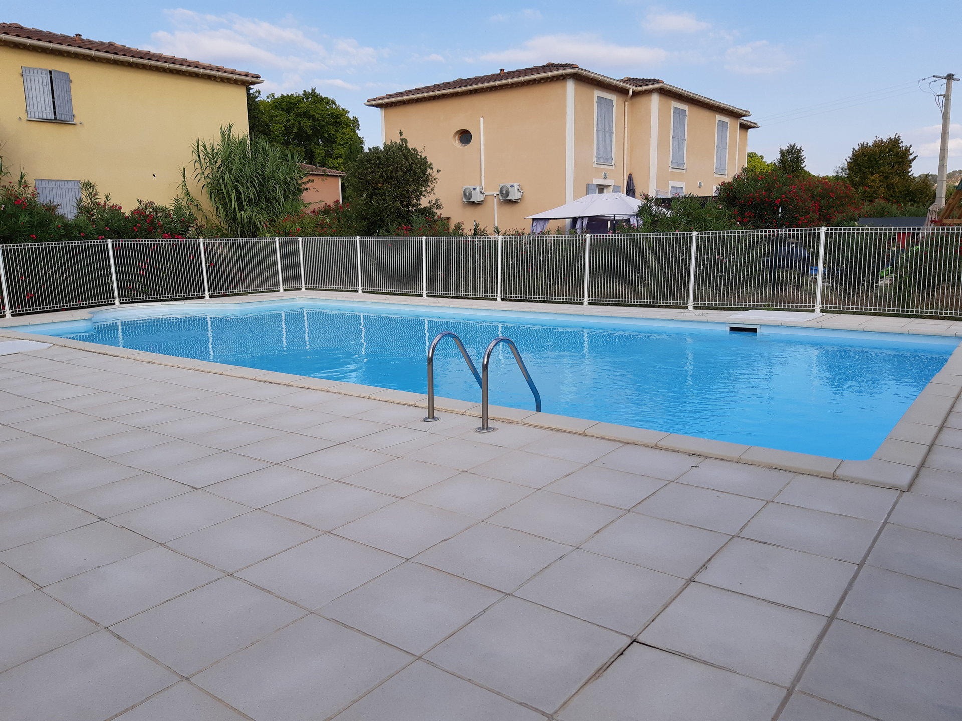 Location Maison SAINT-ETIENNE-DU-GRÈS 2 chambres