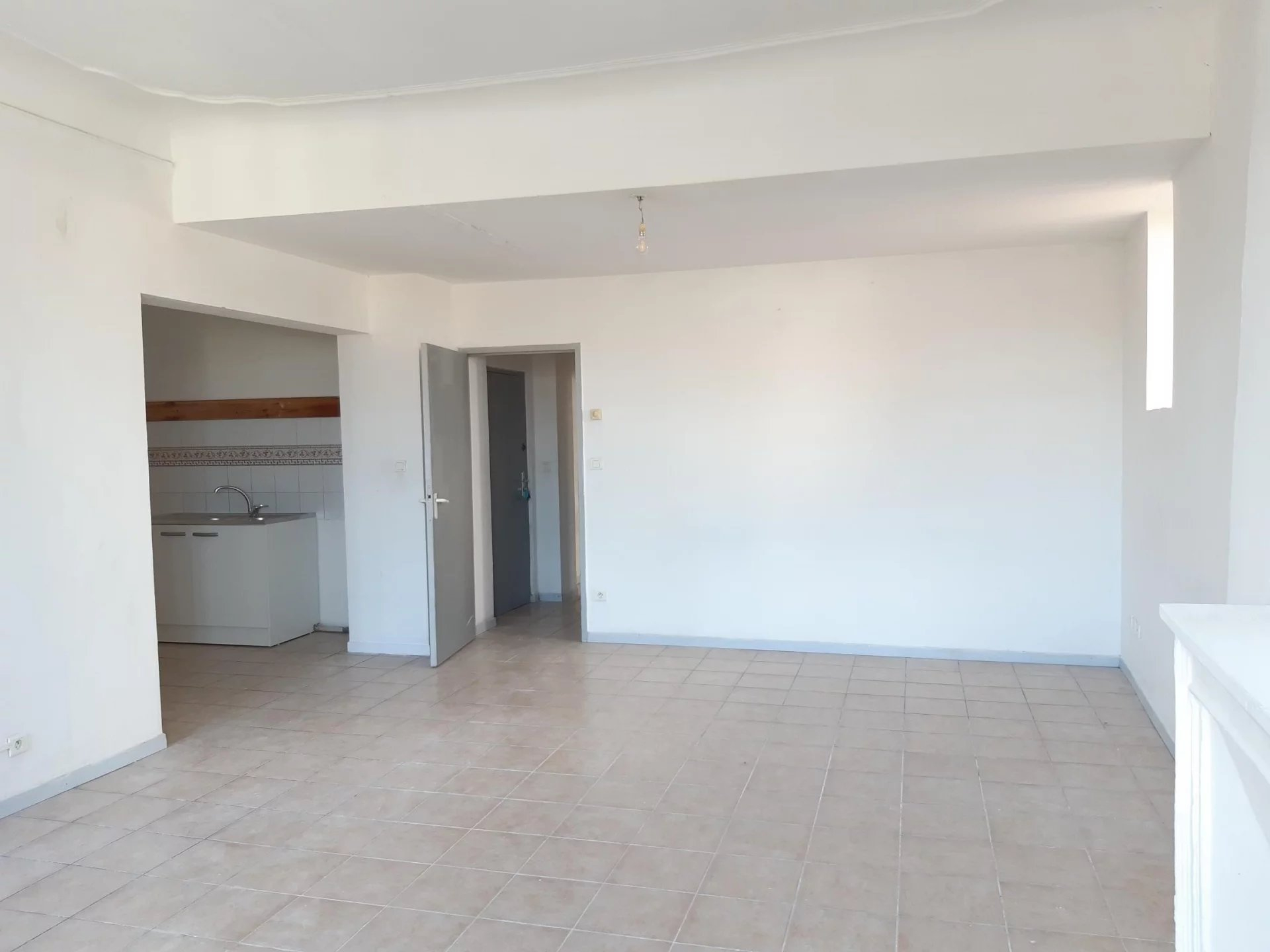 Location Appartement TARASCON surface habitable de 65 m²