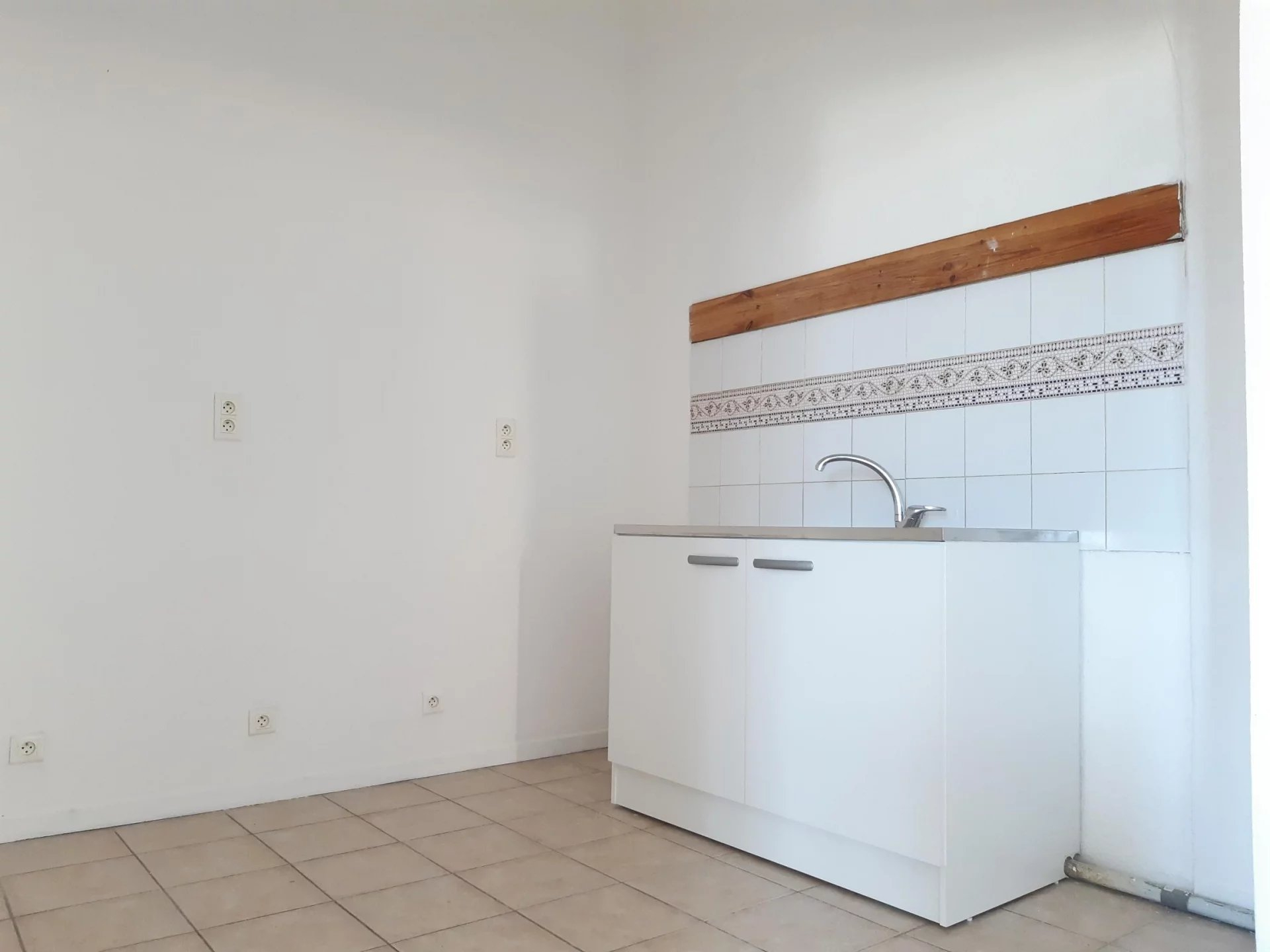 Location Appartement TARASCON séjour de 21 m²