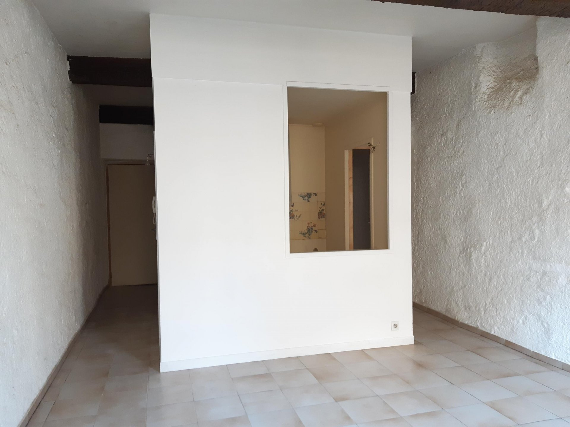 Location Appartement TARASCON surface habitable de 28 m²