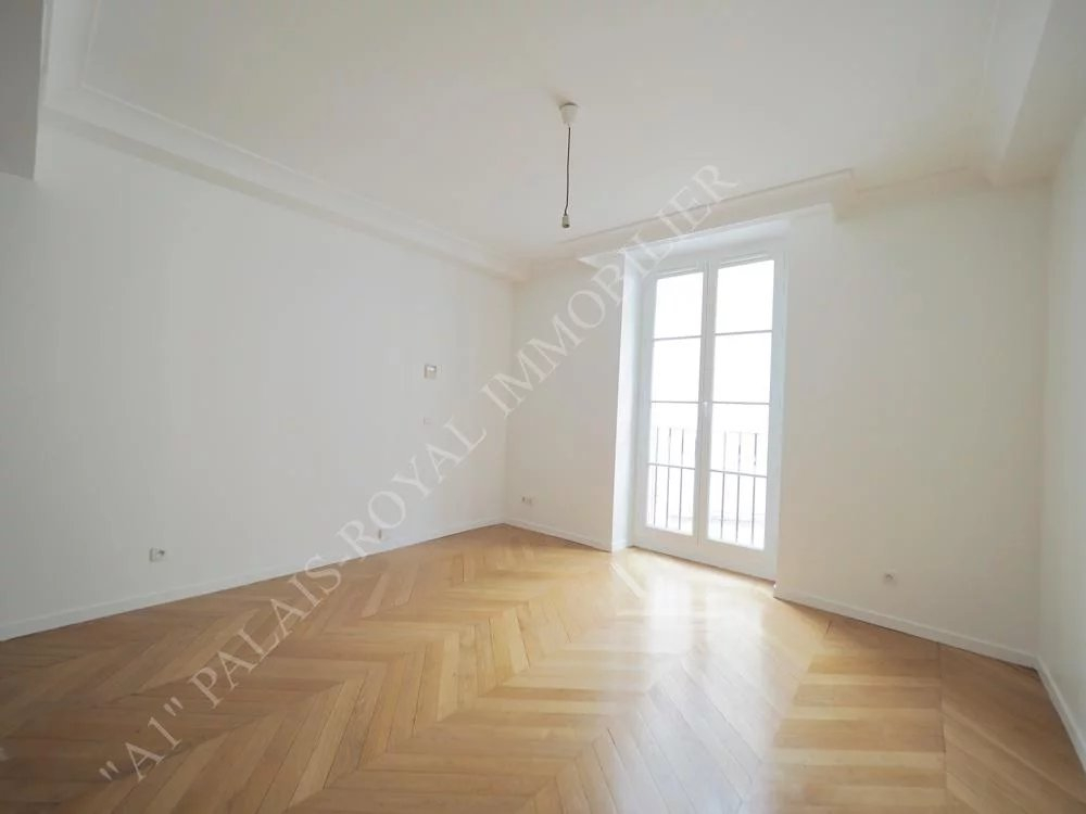 Location Appartement PARIS 1ER séjour de 14.11 m²