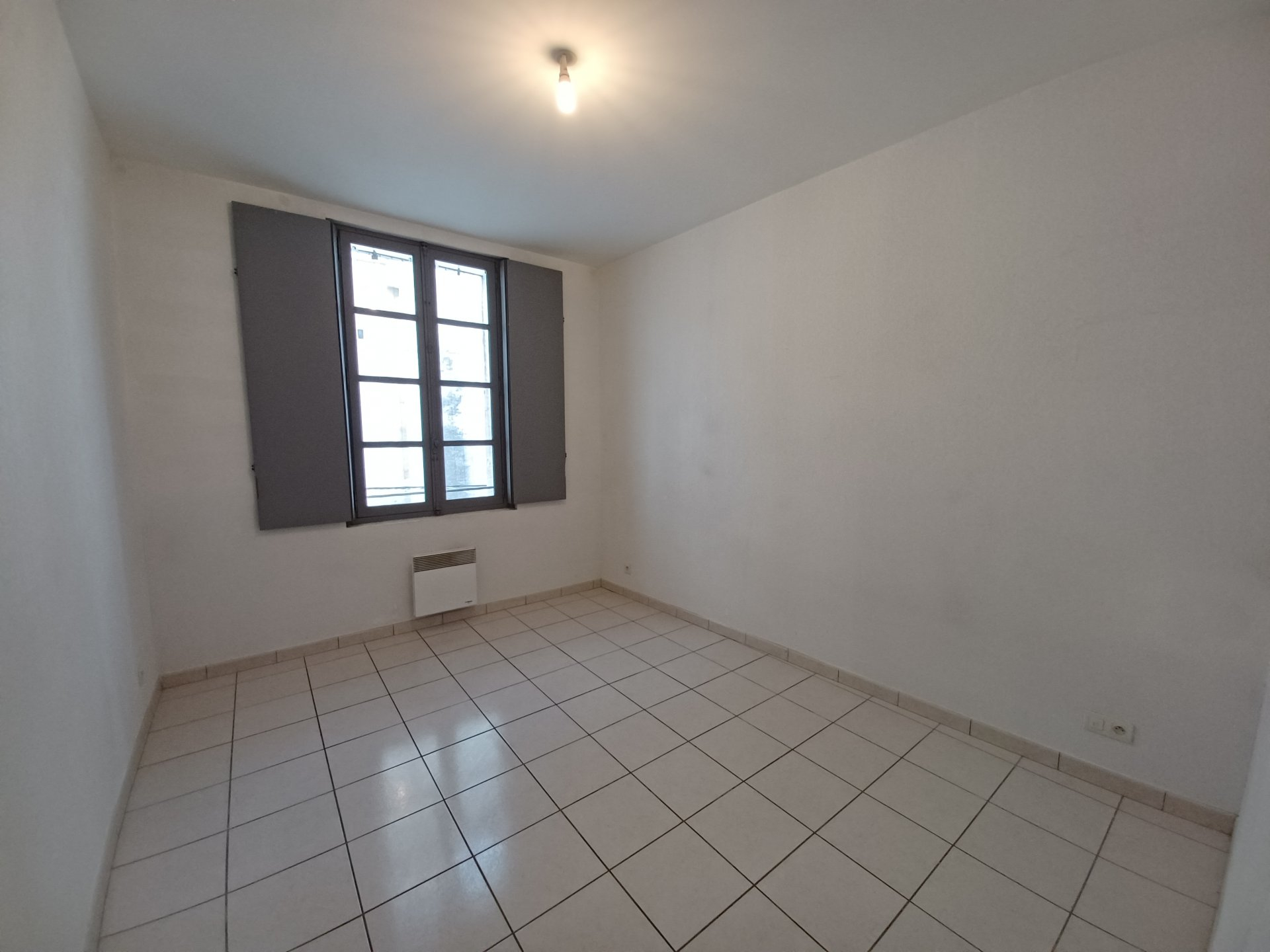 Location Appartement BEAUCAIRE convecteur, individuel, electrique chauffage