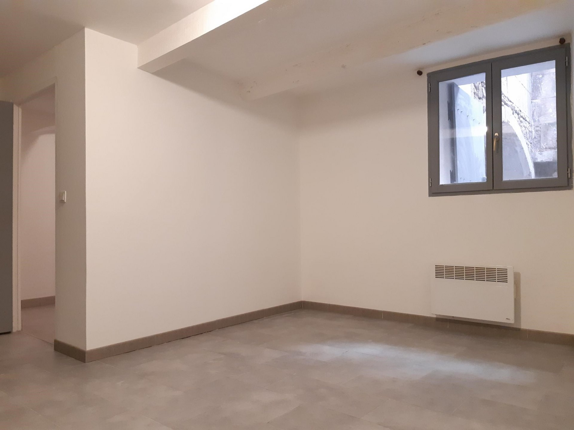 Location Appartement TARASCON séjour de 14.47 m²