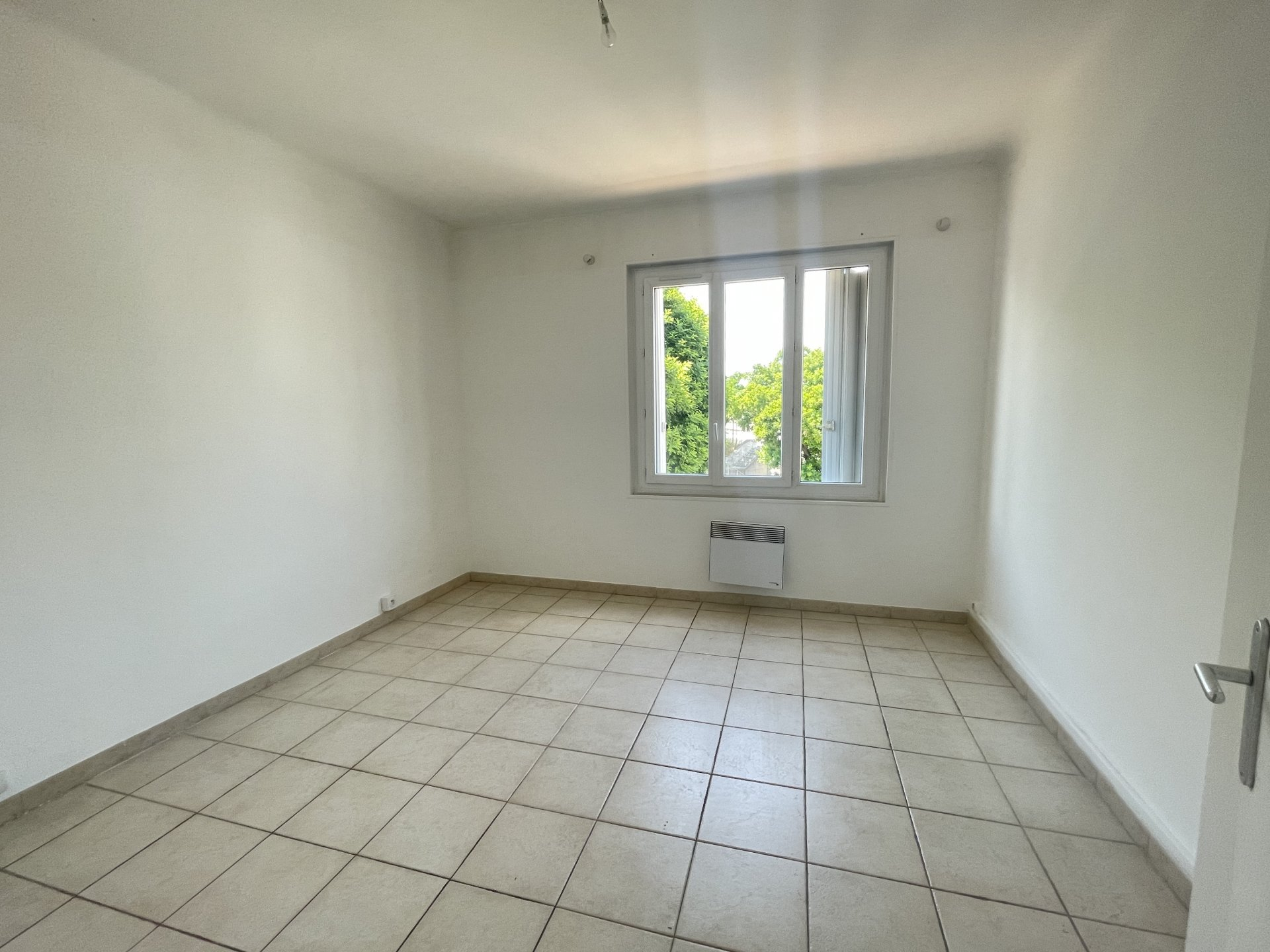 Location Appartement TARASCON séjour de 18.9 m²