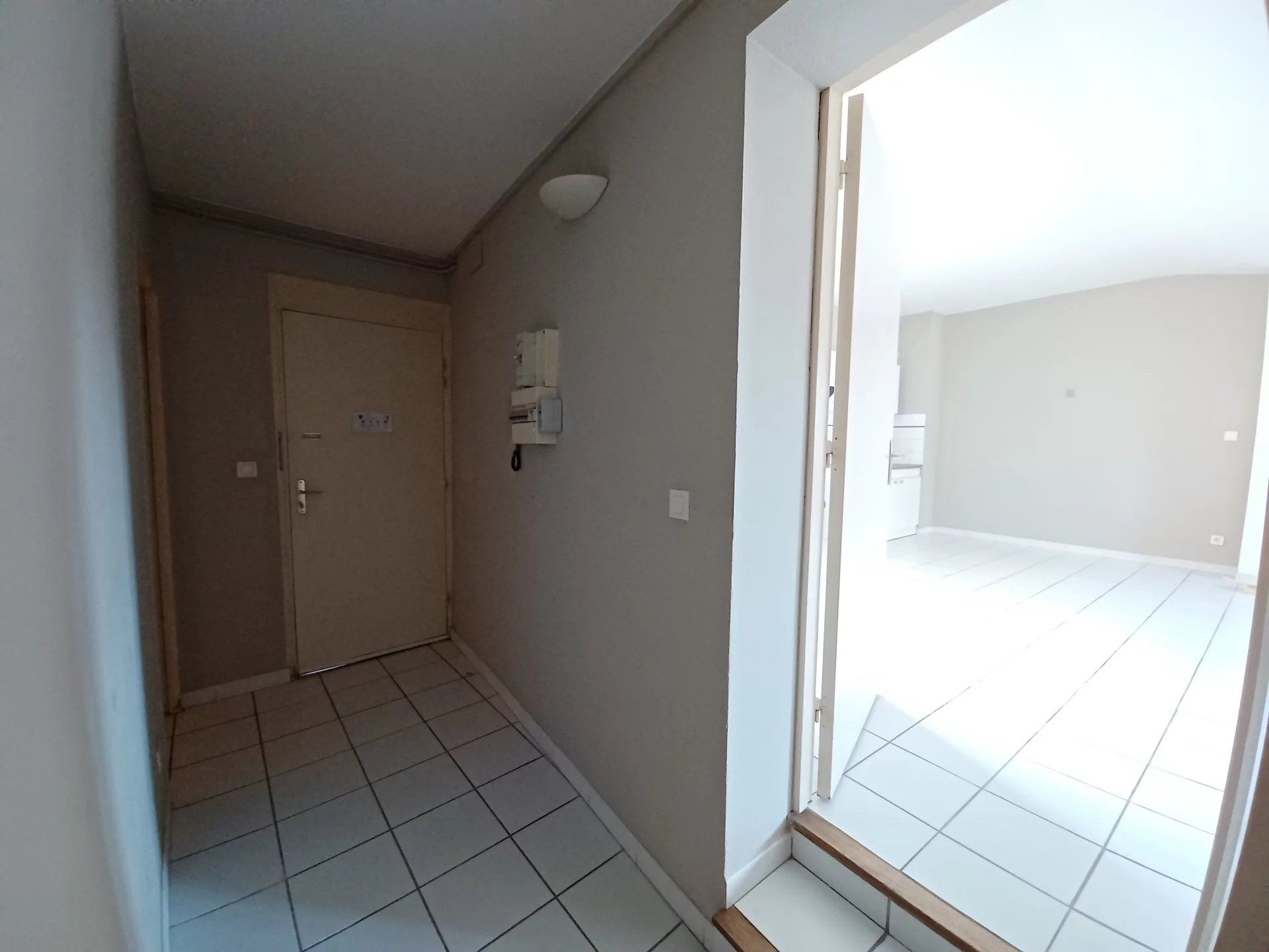 Location Appartement TARASCON surface habitable de 64 m²