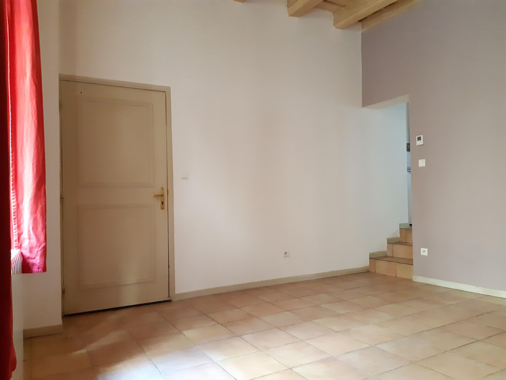 Location Appartement ARAMON séjour de 15.74 m²