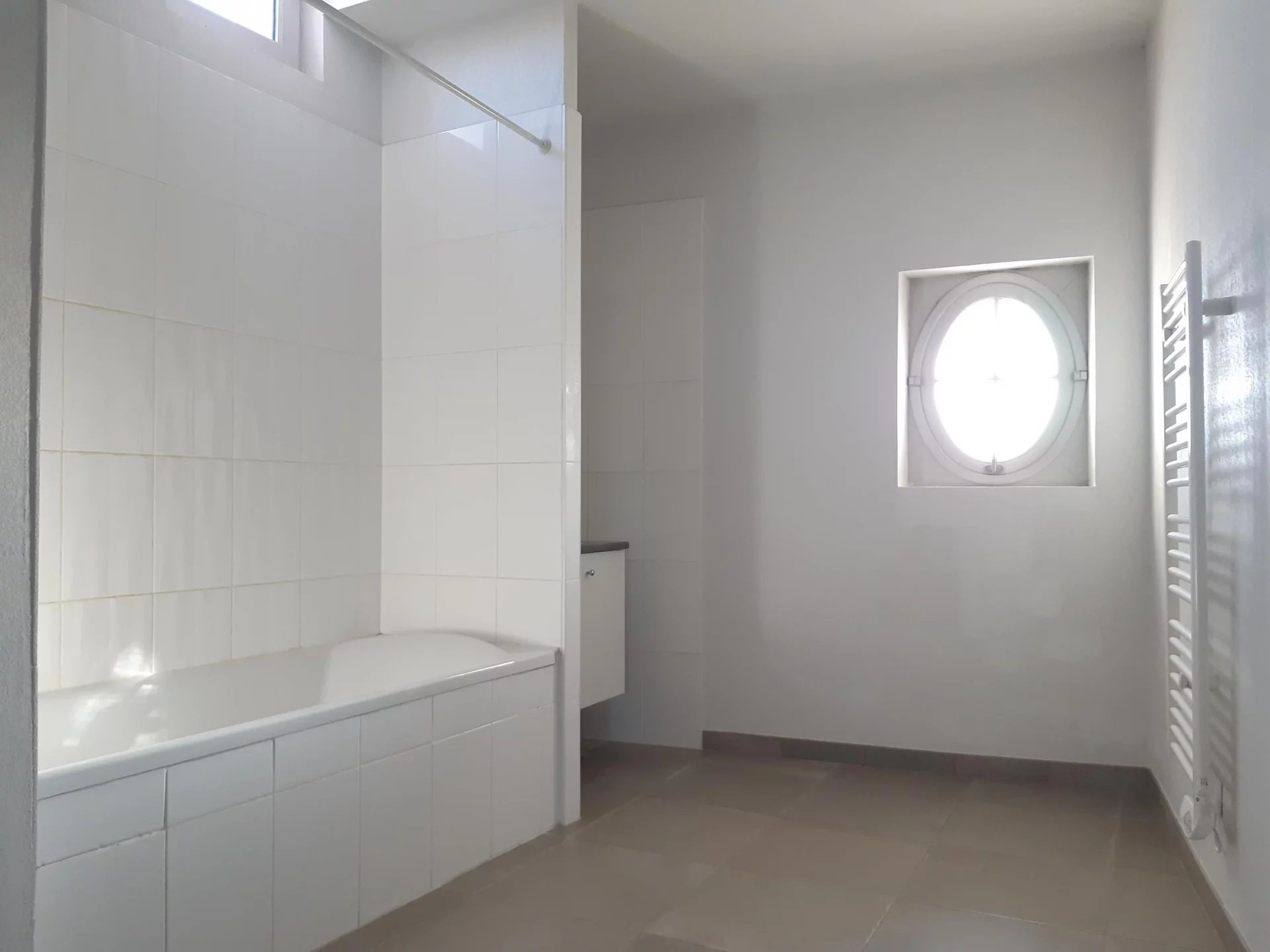 Location Appartement TARASCON 1 salles de bain