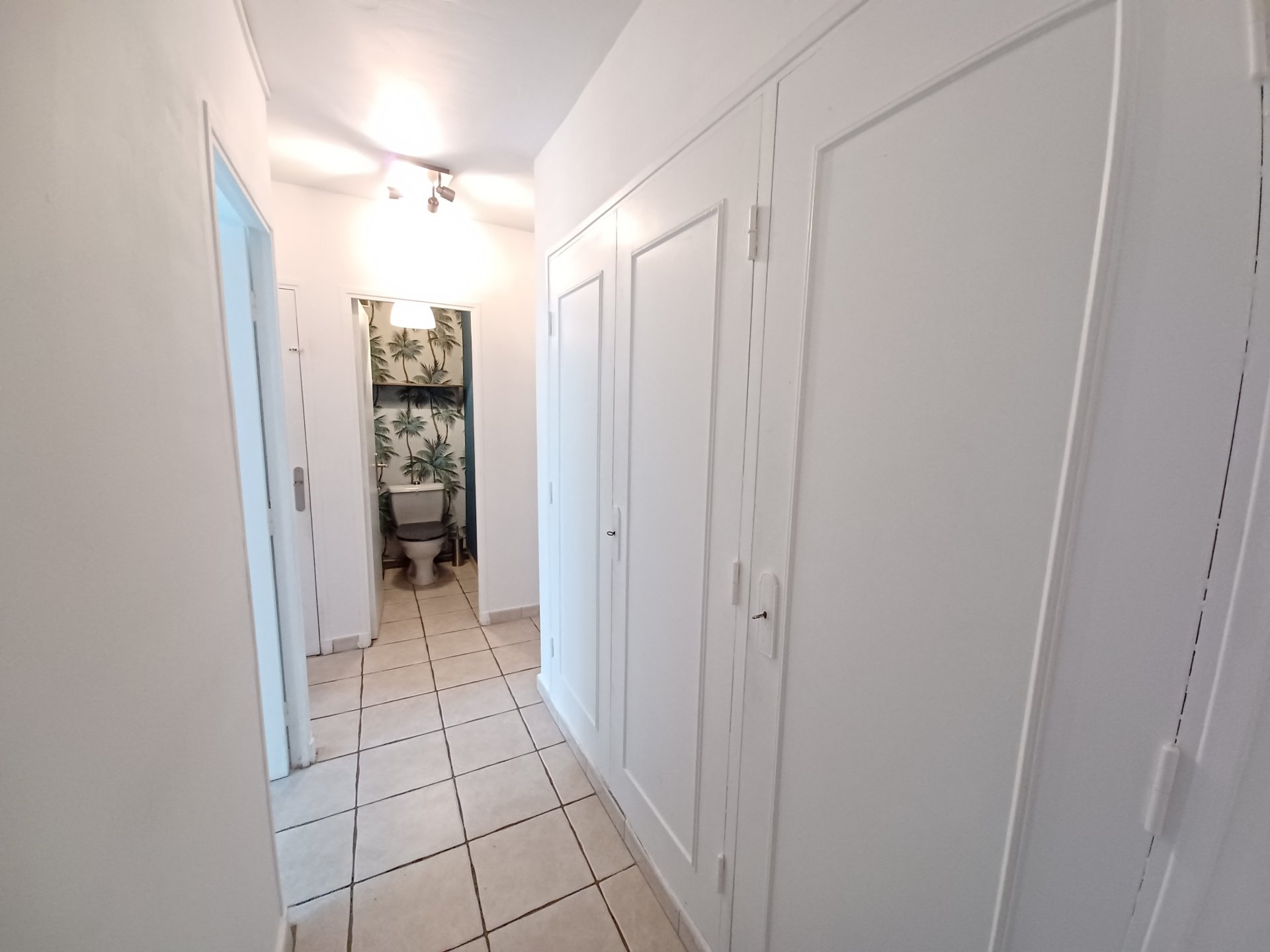 Location Appartement TARASCON séjour de 30 m²