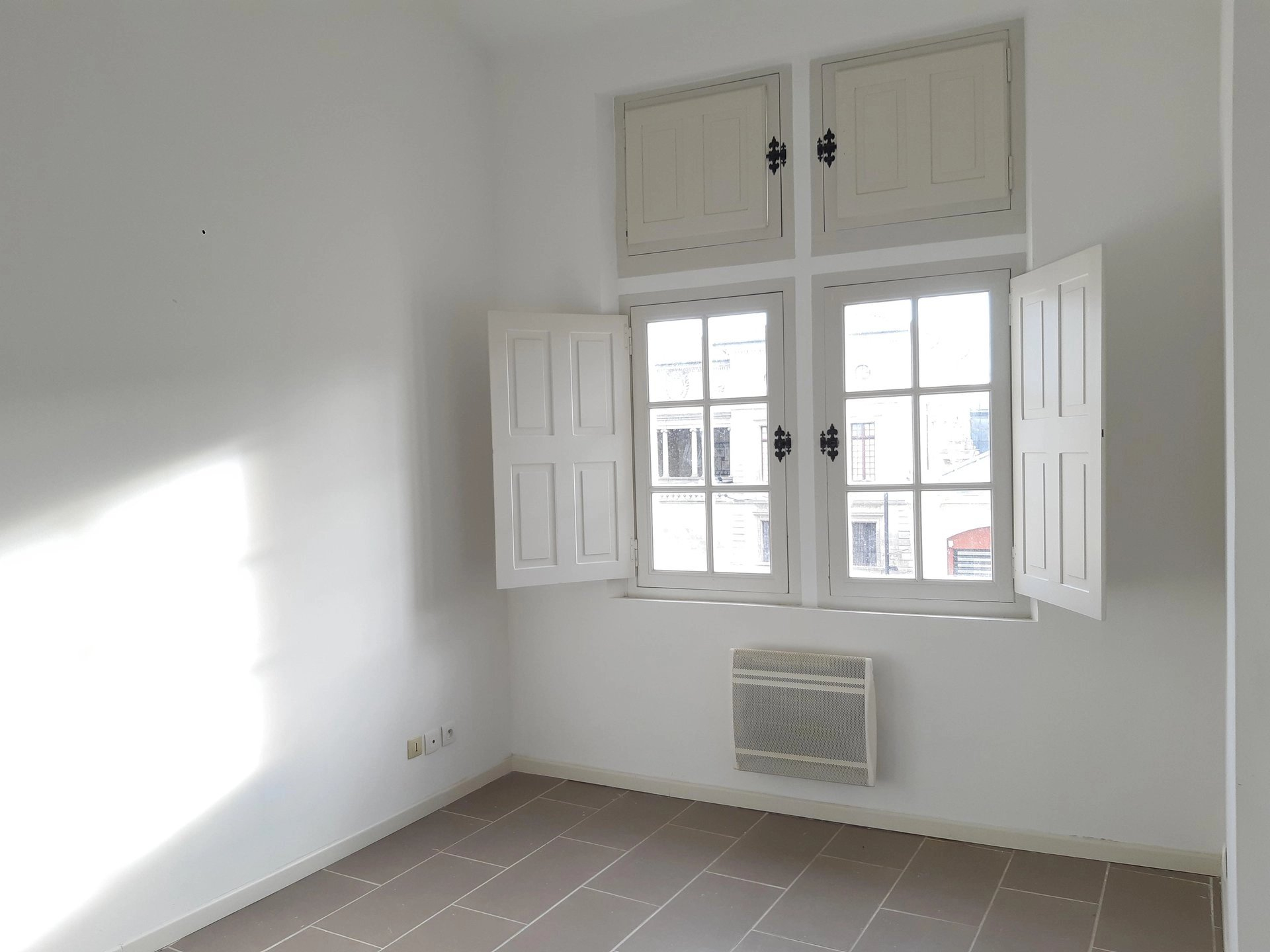 Location Appartement BEAUCAIRE séjour de 45 m²