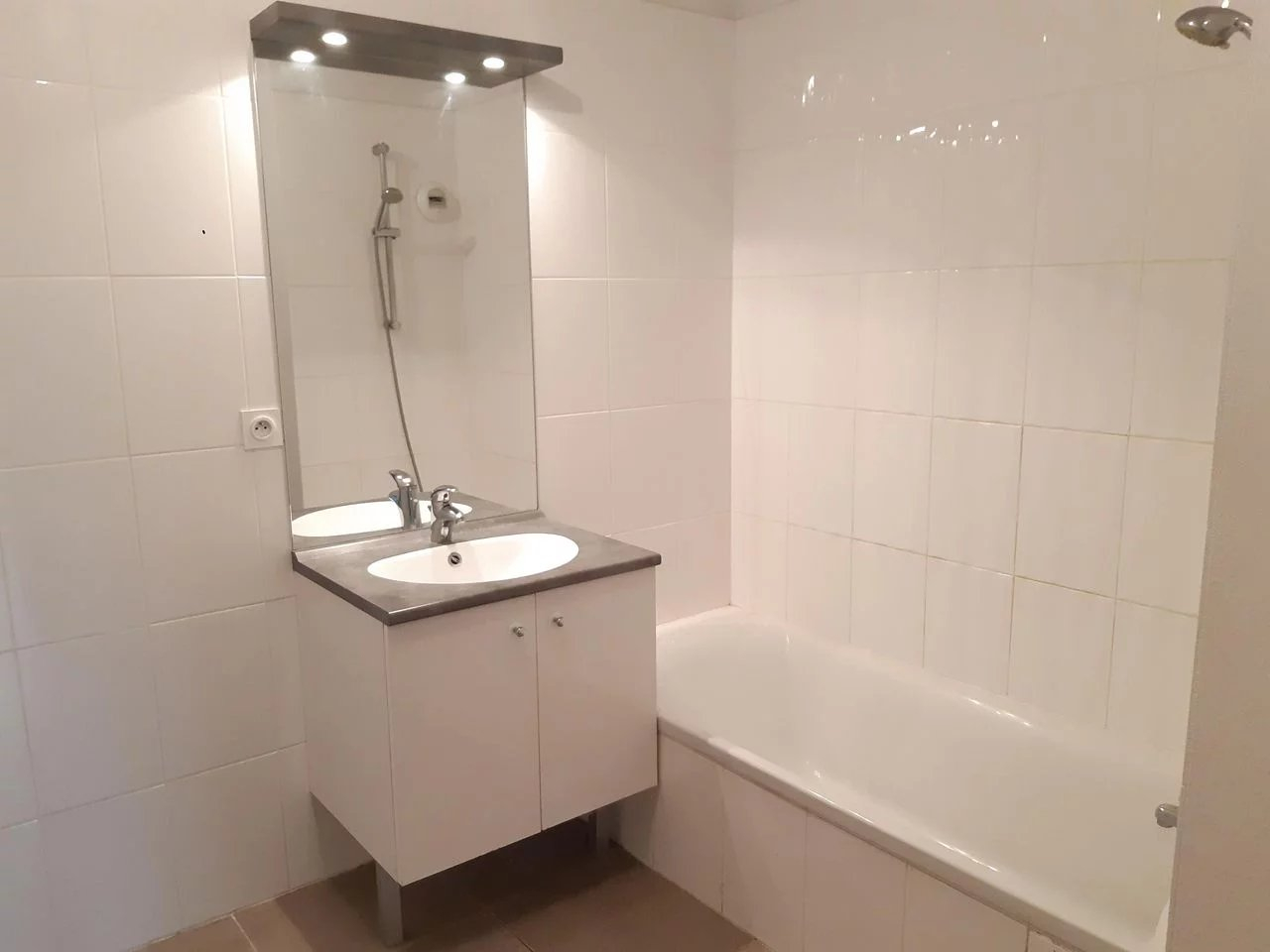 Location Appartement TARASCON 1 salles de bain
