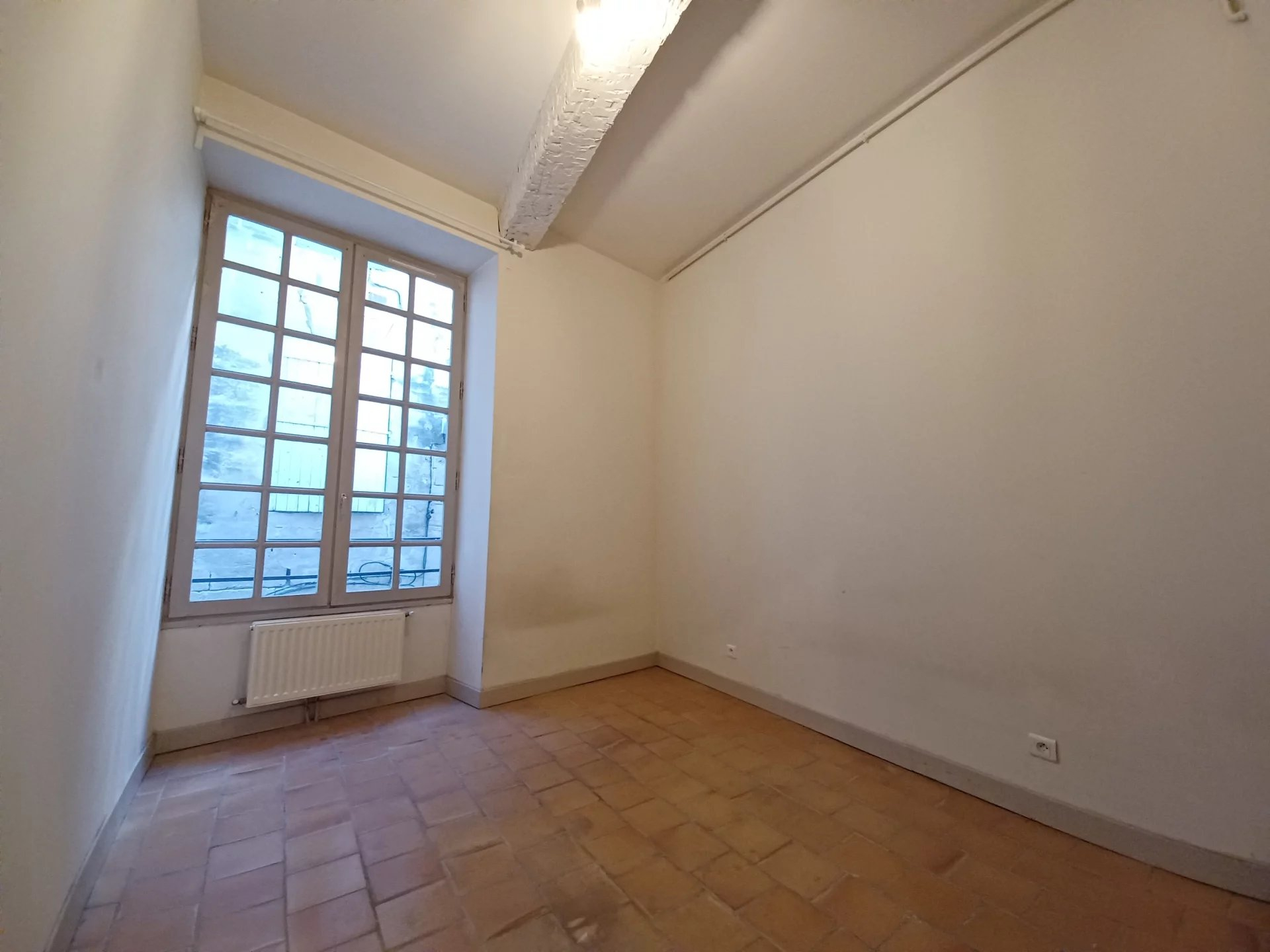 Location Appartement BEAUCAIRE radiateur, individuel, gaz chauffage