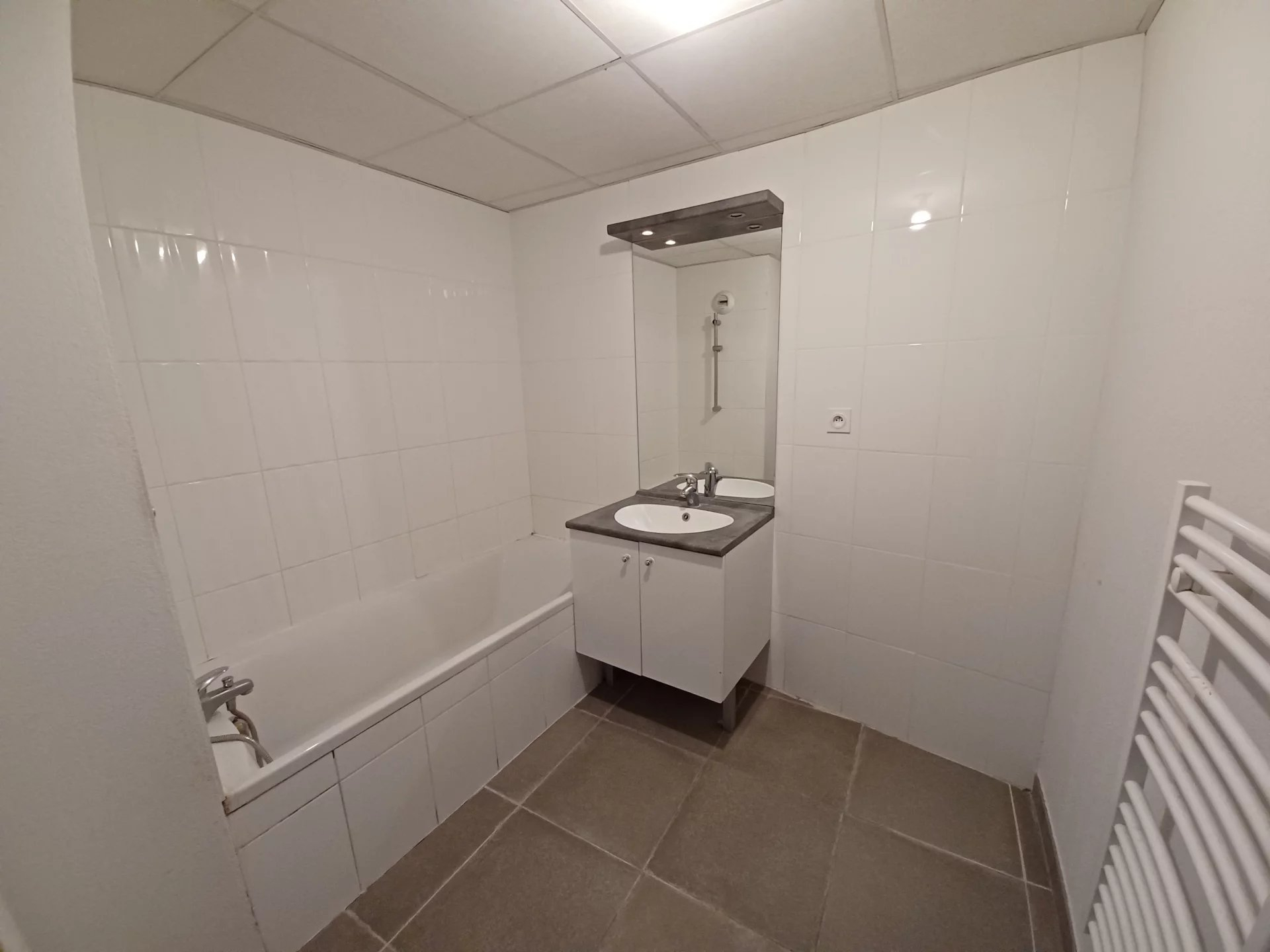 Location Appartement TARASCON 1 salles de bain