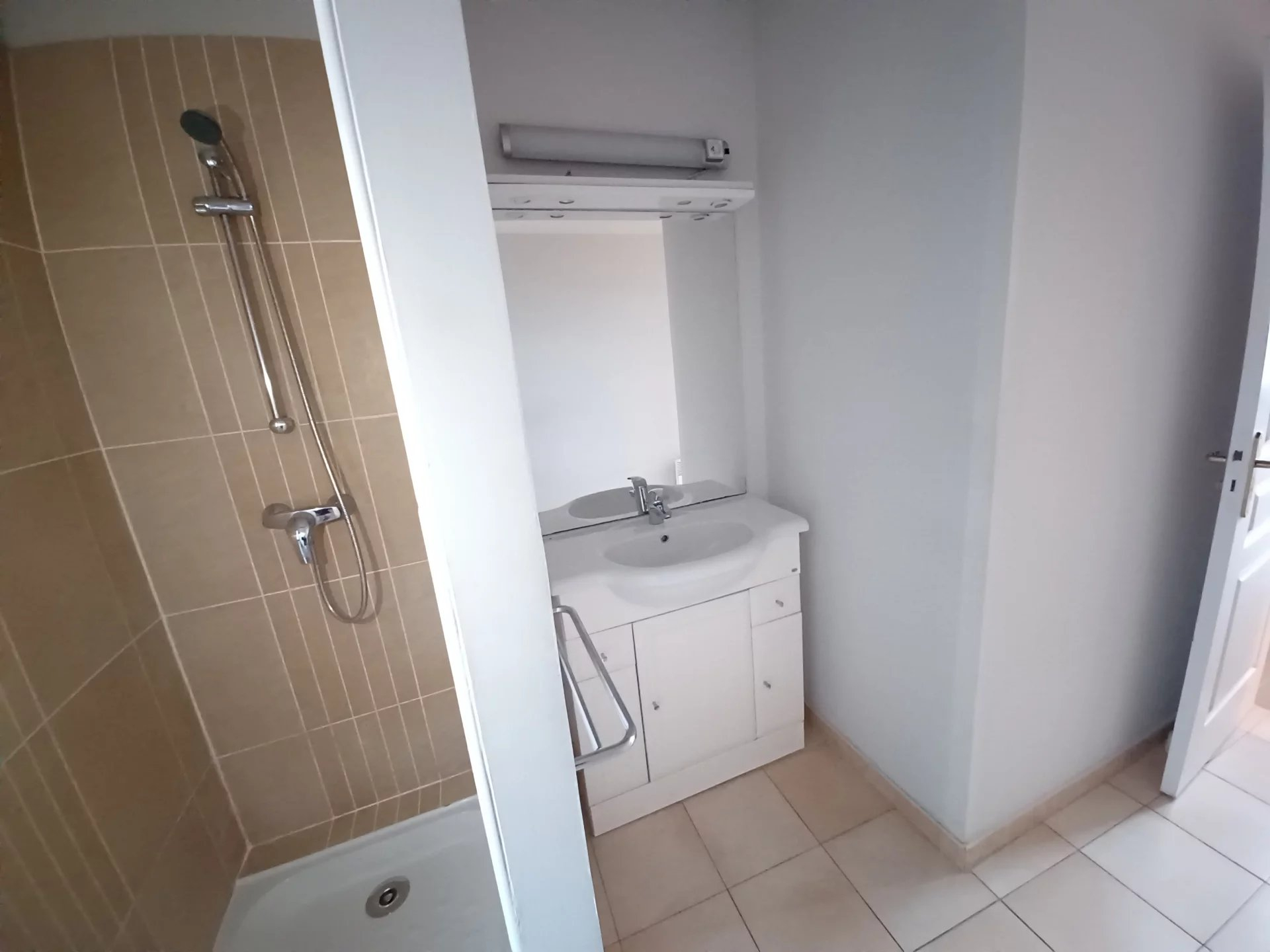 Location Appartement BEAUCAIRE convecteur, electrique chauffage