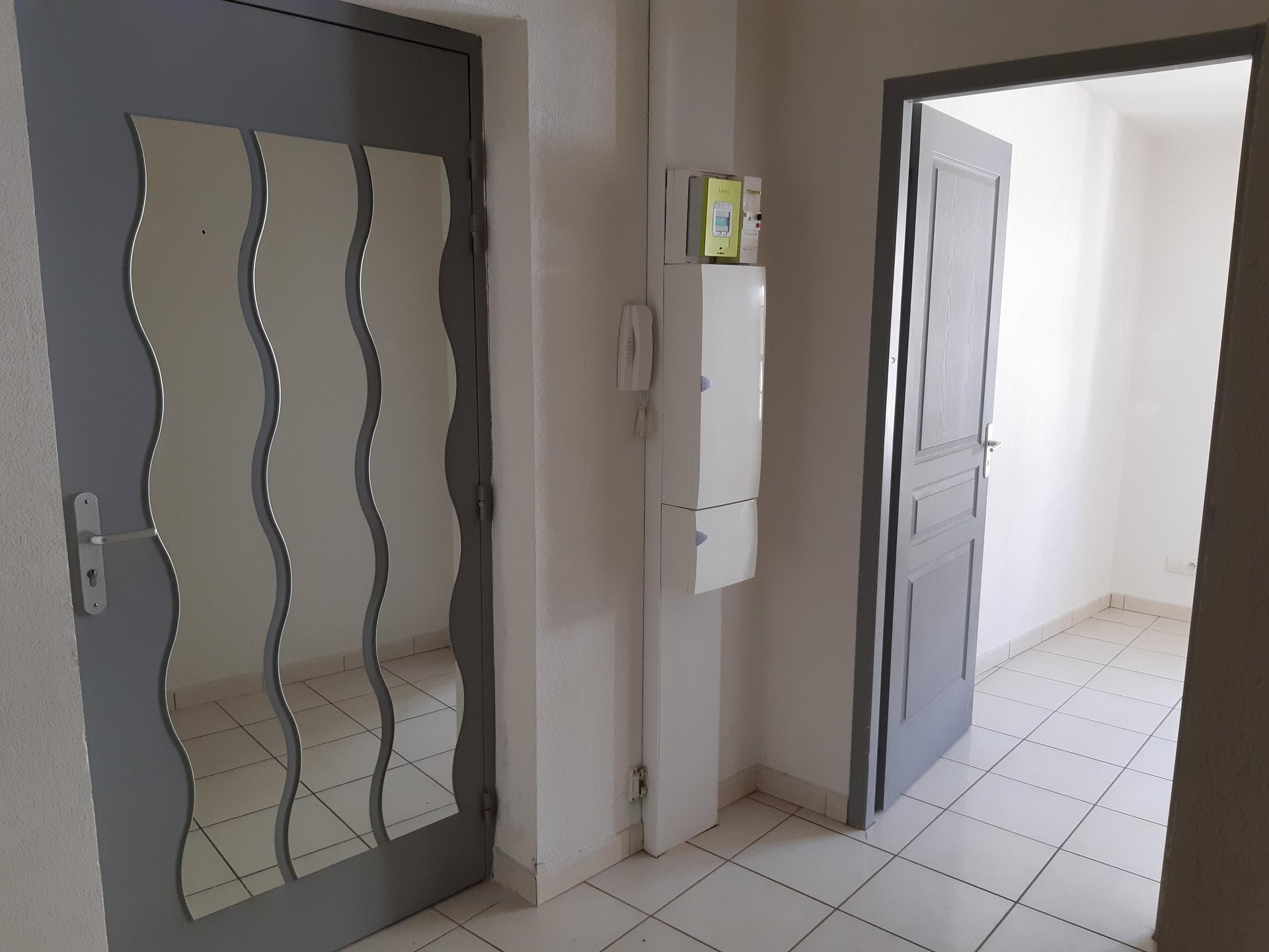 Location Appartement BEAUCAIRE séjour de 24 m²