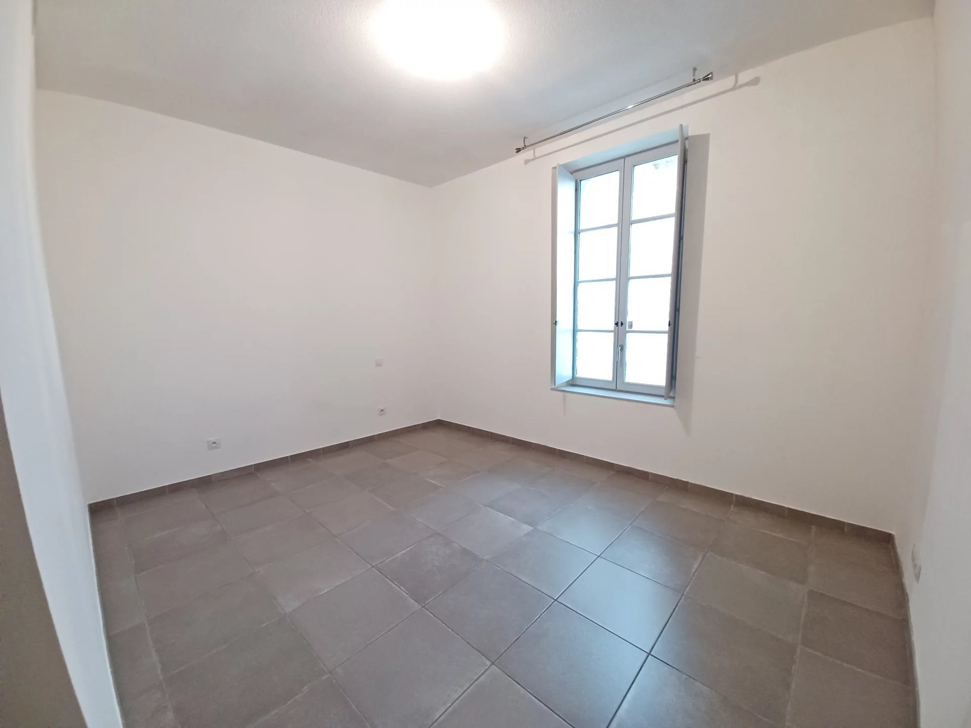 Location Appartement TARASCON séjour de 23.54 m²