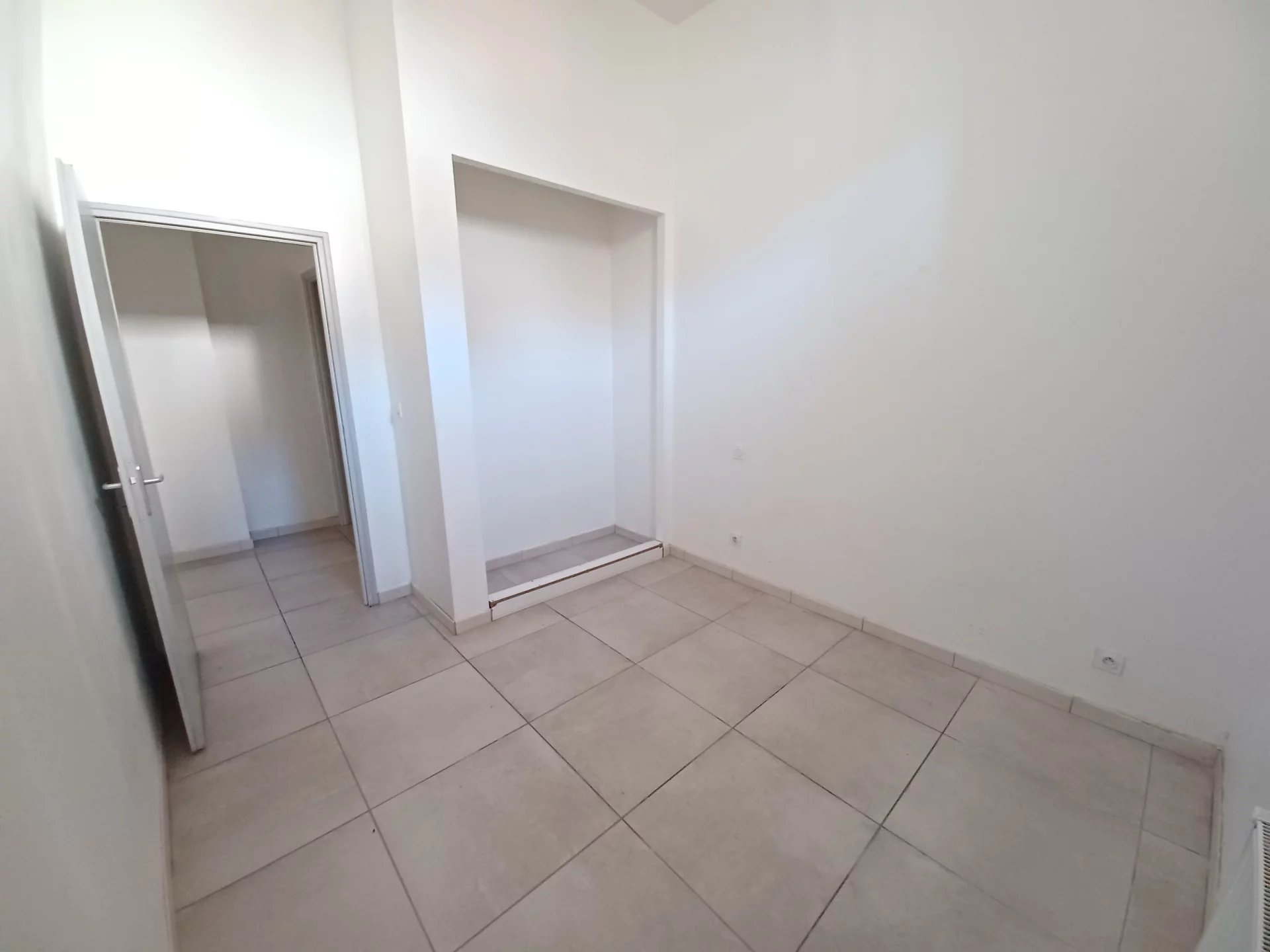 Location Appartement BEAUCAIRE séjour de 23.2 m²