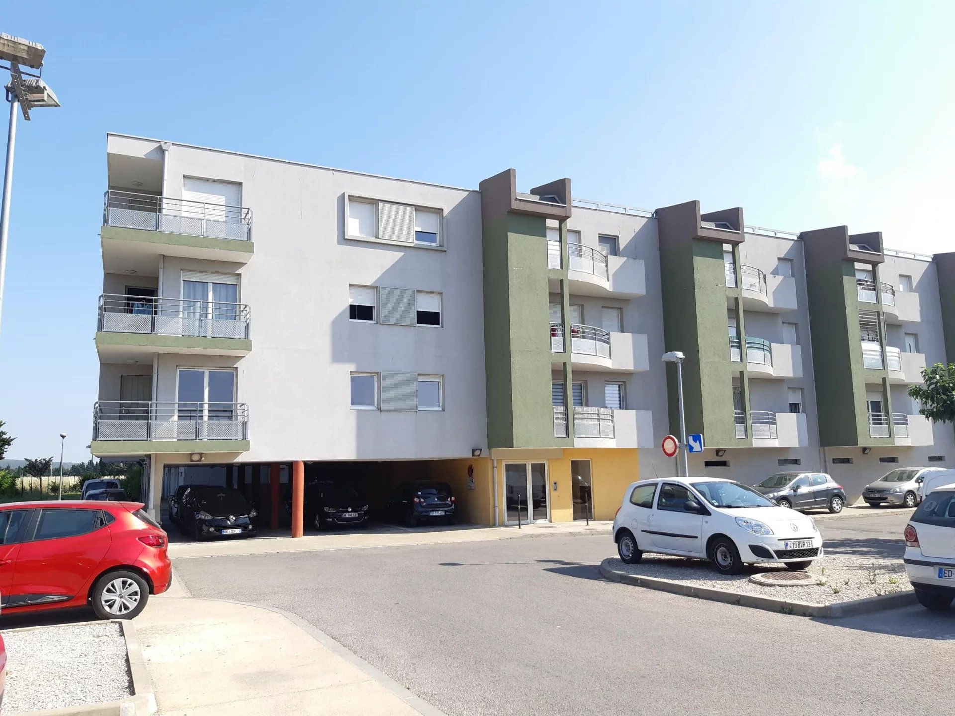 Location Appartement TARASCON séjour de 18.2 m²