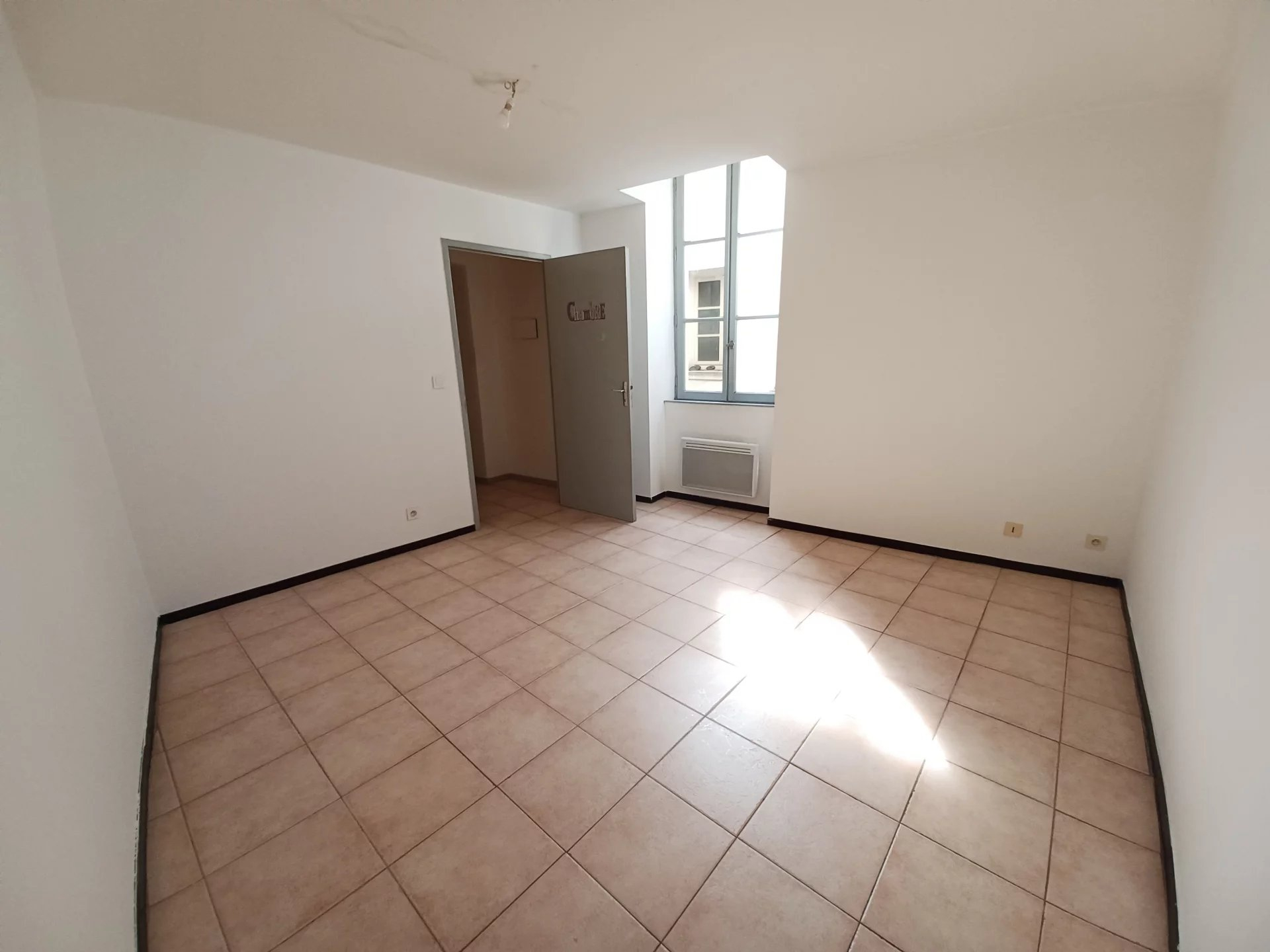 Location Appartement BEAUCAIRE séjour de 27 m²