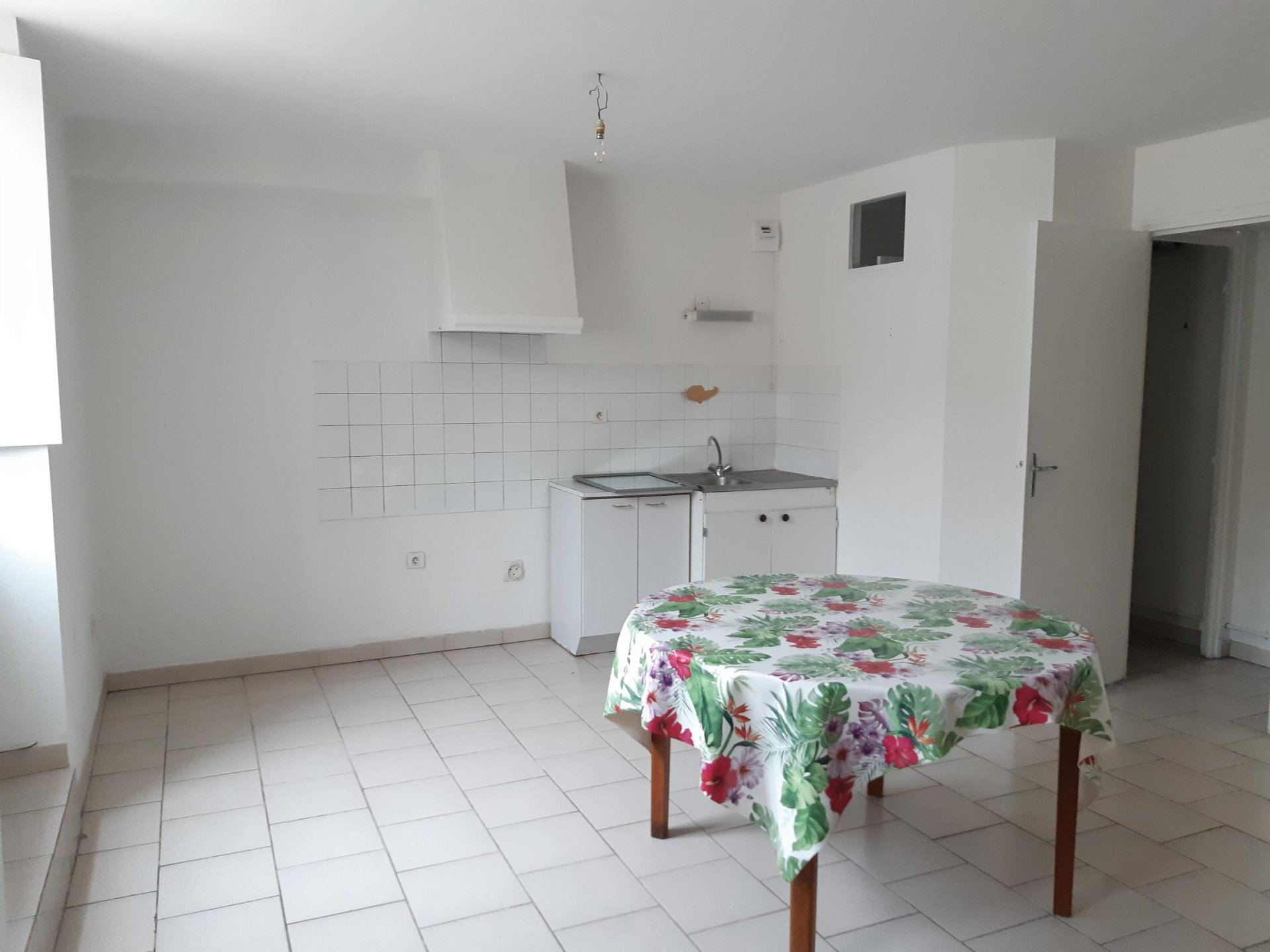 Location Appartement TARASCON séjour de 23.74 m²