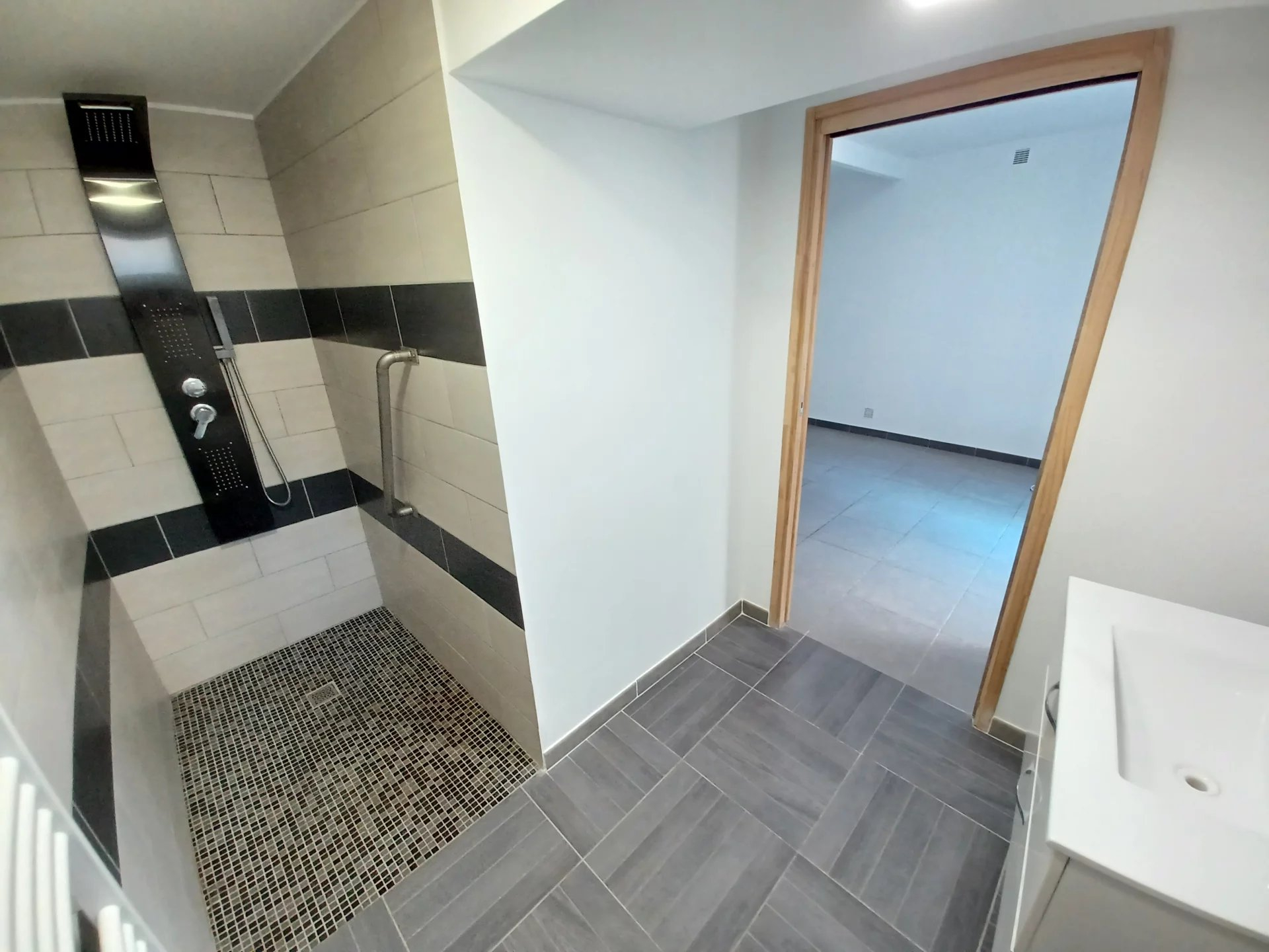 Location Appartement BEAUCAIRE climatisation, individuel, electrique chauffage