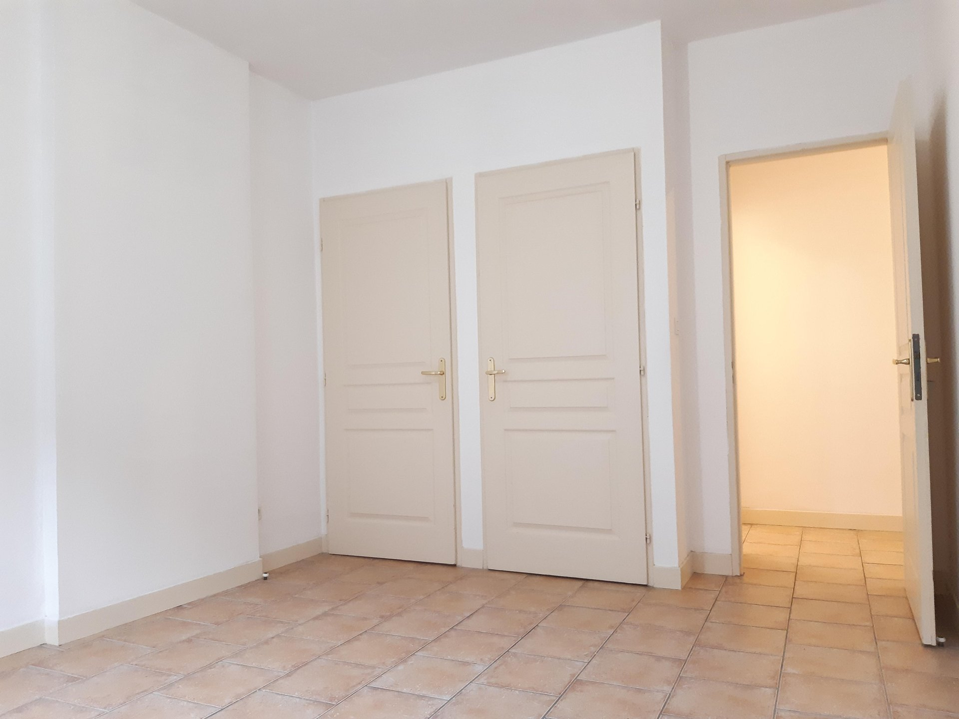 Location Appartement BEAUCAIRE séjour de 24.17 m²