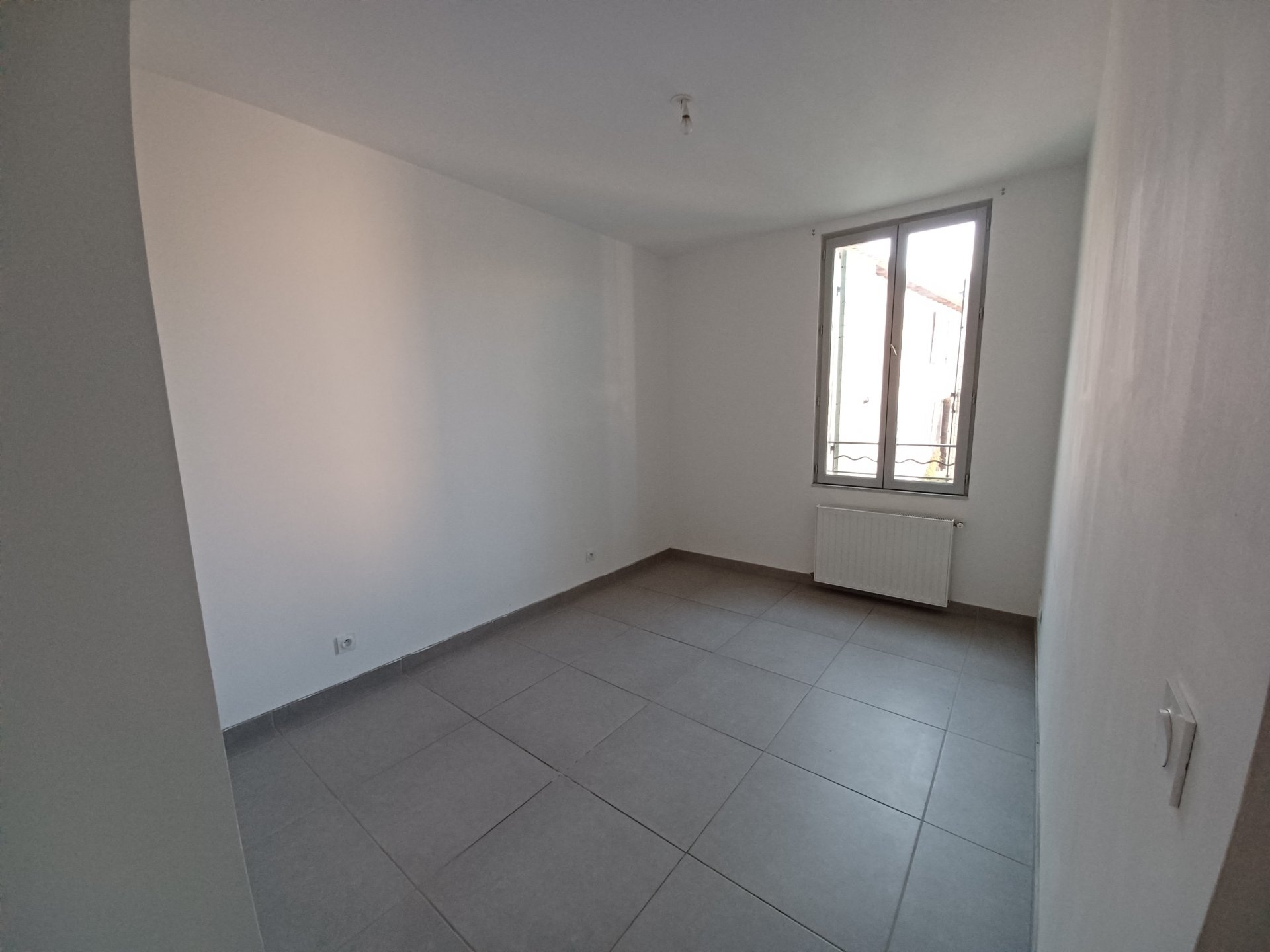 Location Appartement BEAUCAIRE séjour de 24 m²