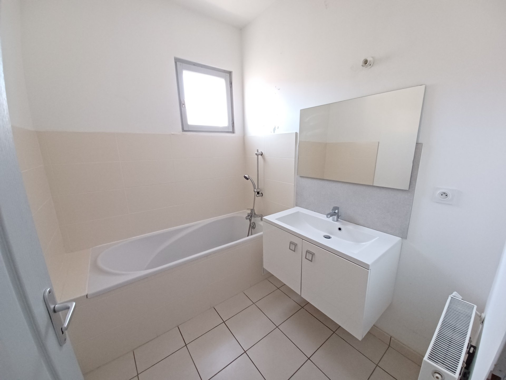 Location Appartement BEAUCAIRE convecteur, individuel, gaz chauffage