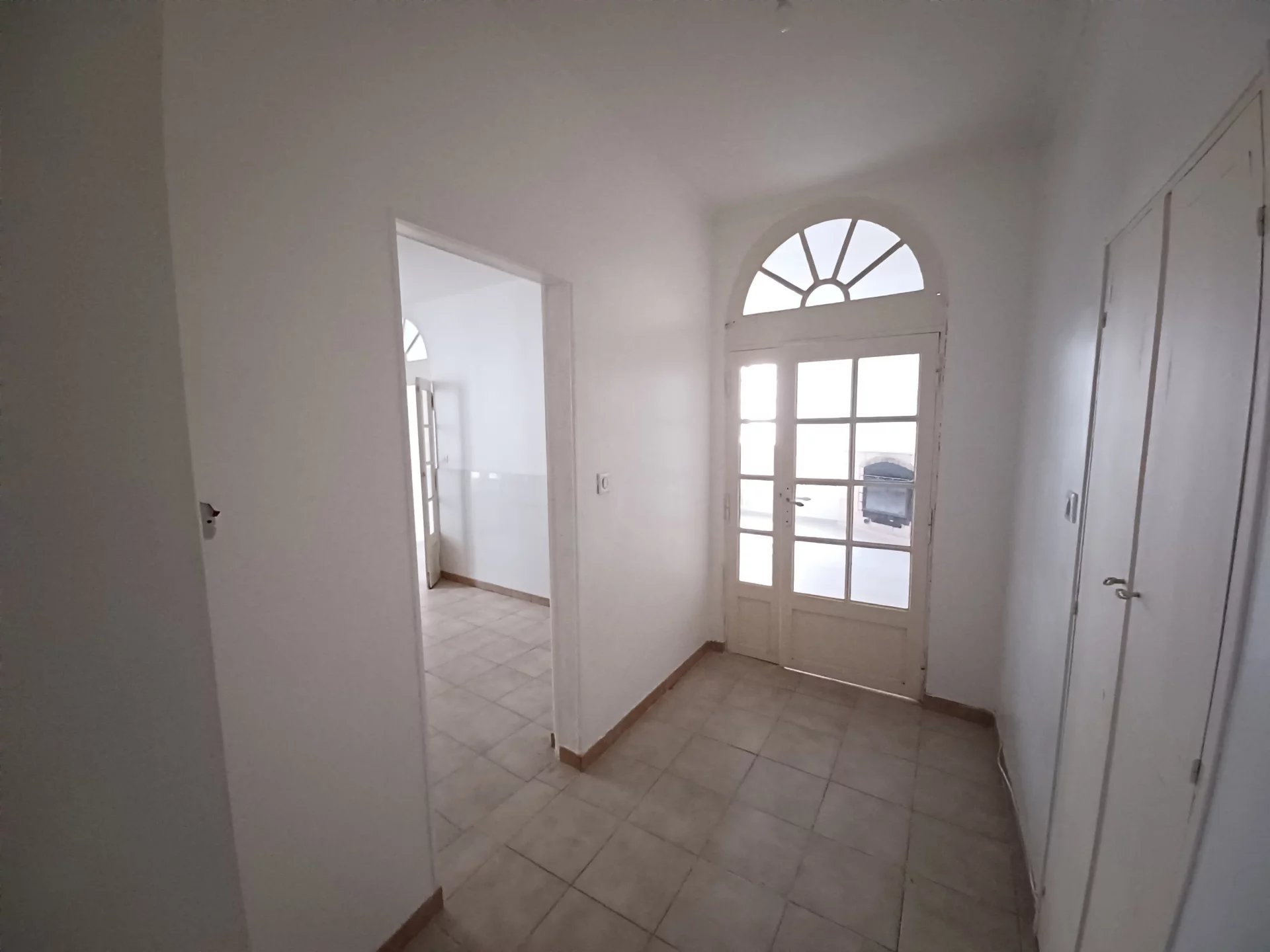 Location Appartement TARASCON surface habitable de 80 m²