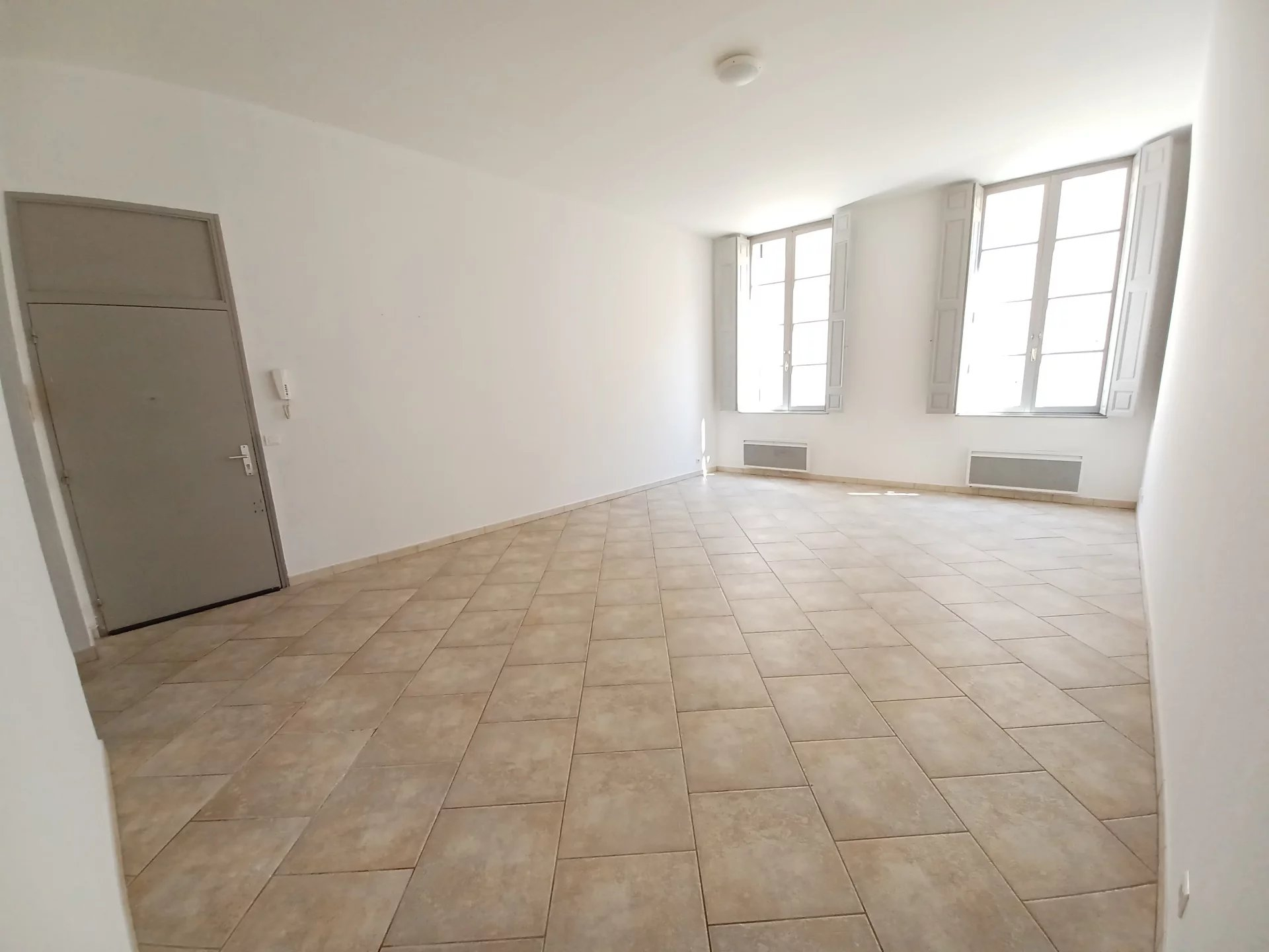 Location Appartement BEAUCAIRE 1 salles de bain