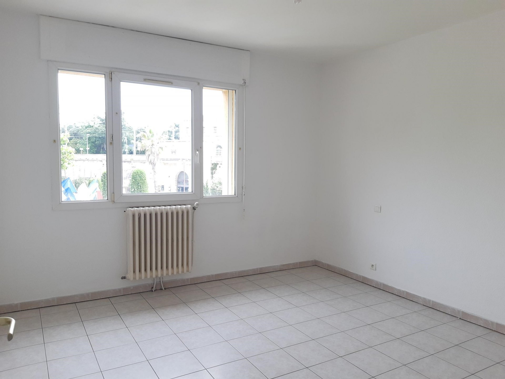 Location Appartement TARASCON séjour de 17.41 m²