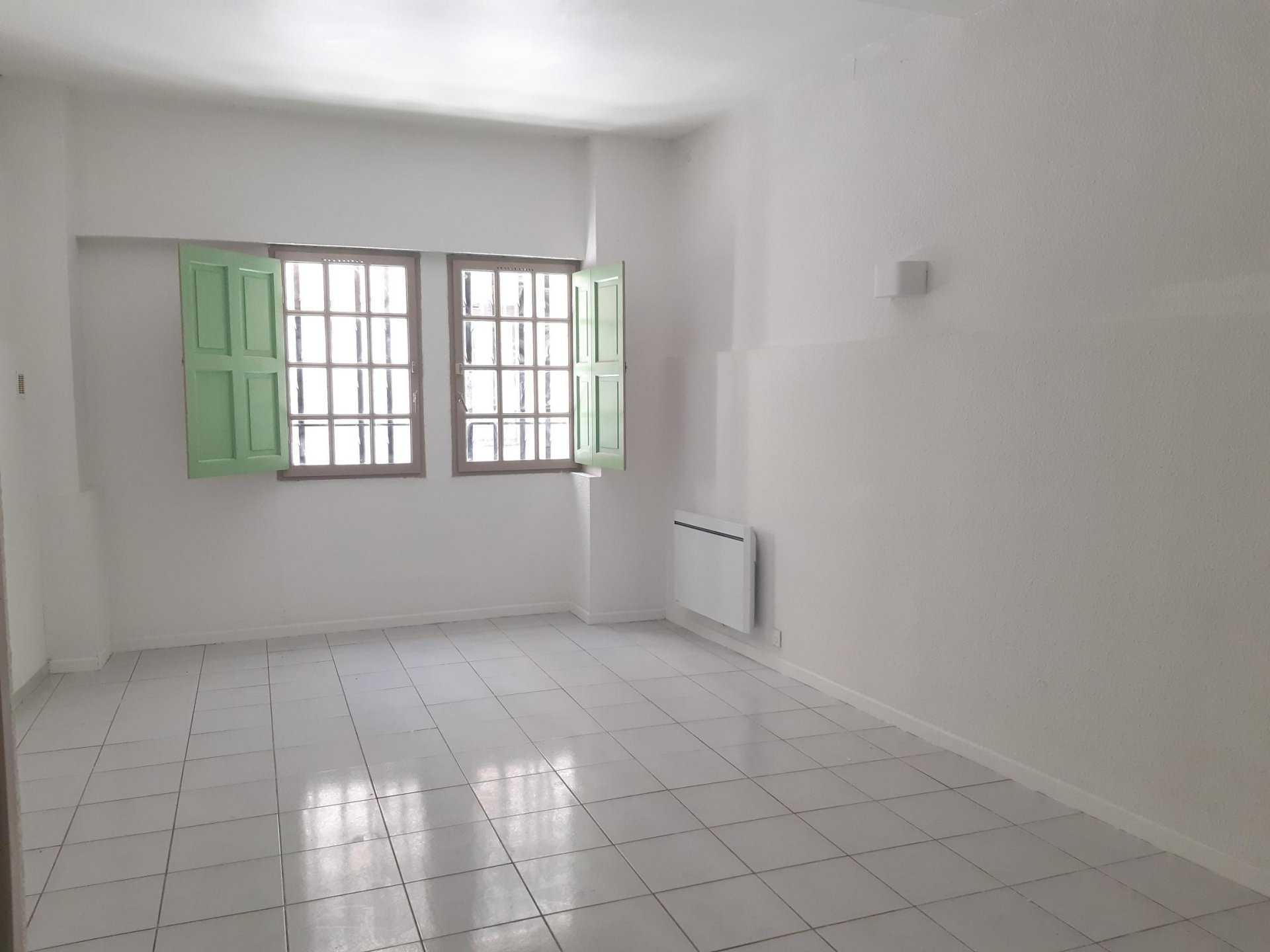 Location Appartement BEAUCAIRE 1 salles de bain