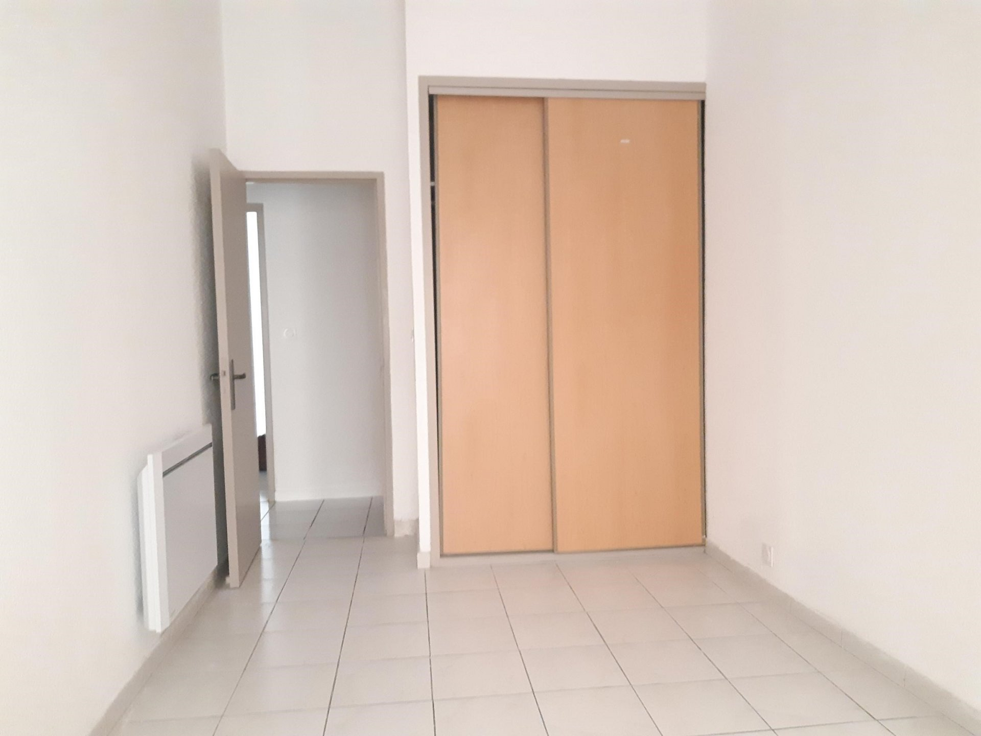 Location Appartement BEAUCAIRE convecteur, individuel, electrique chauffage