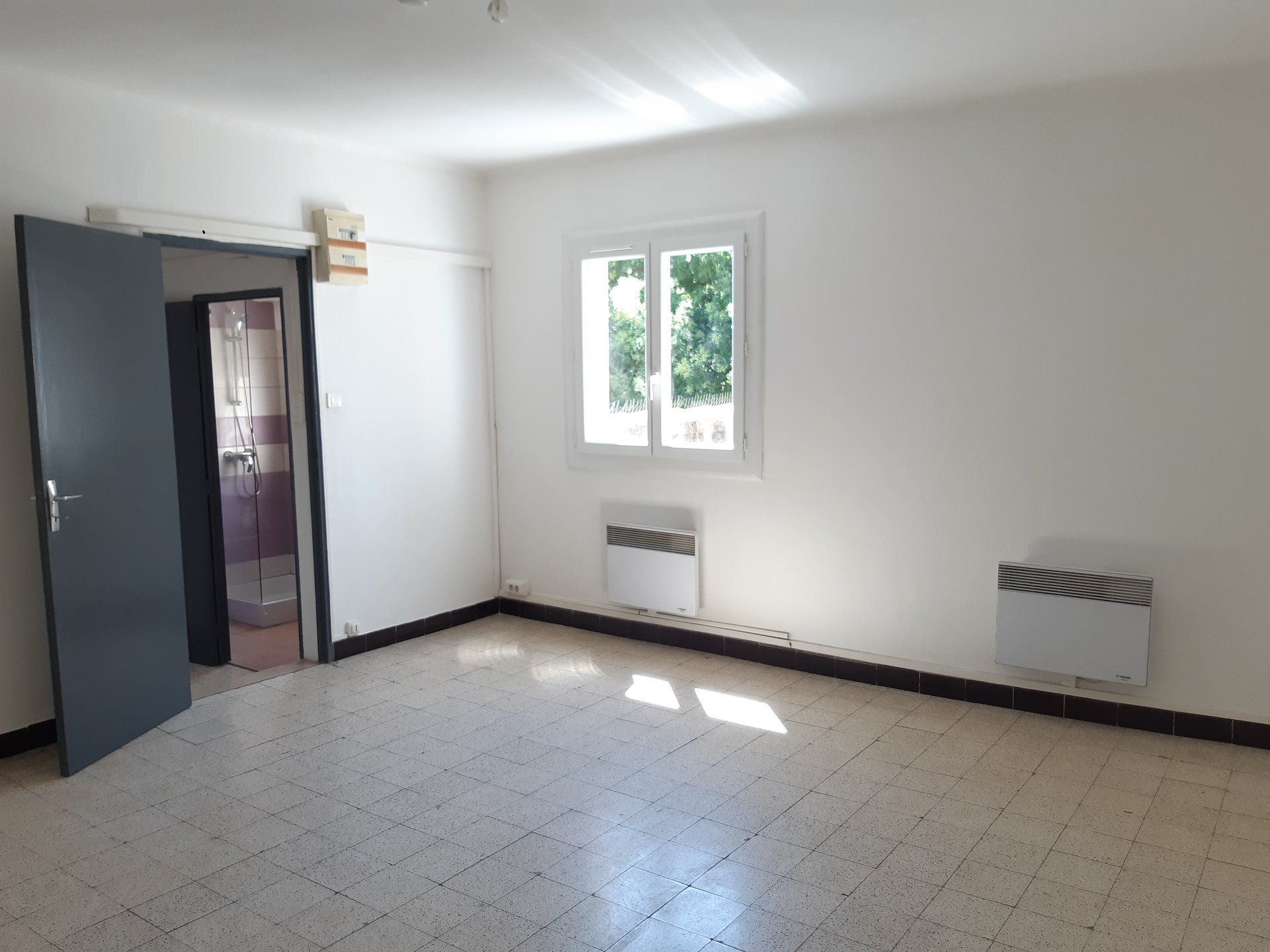 Location Appartement TARASCON séjour de 21 m²
