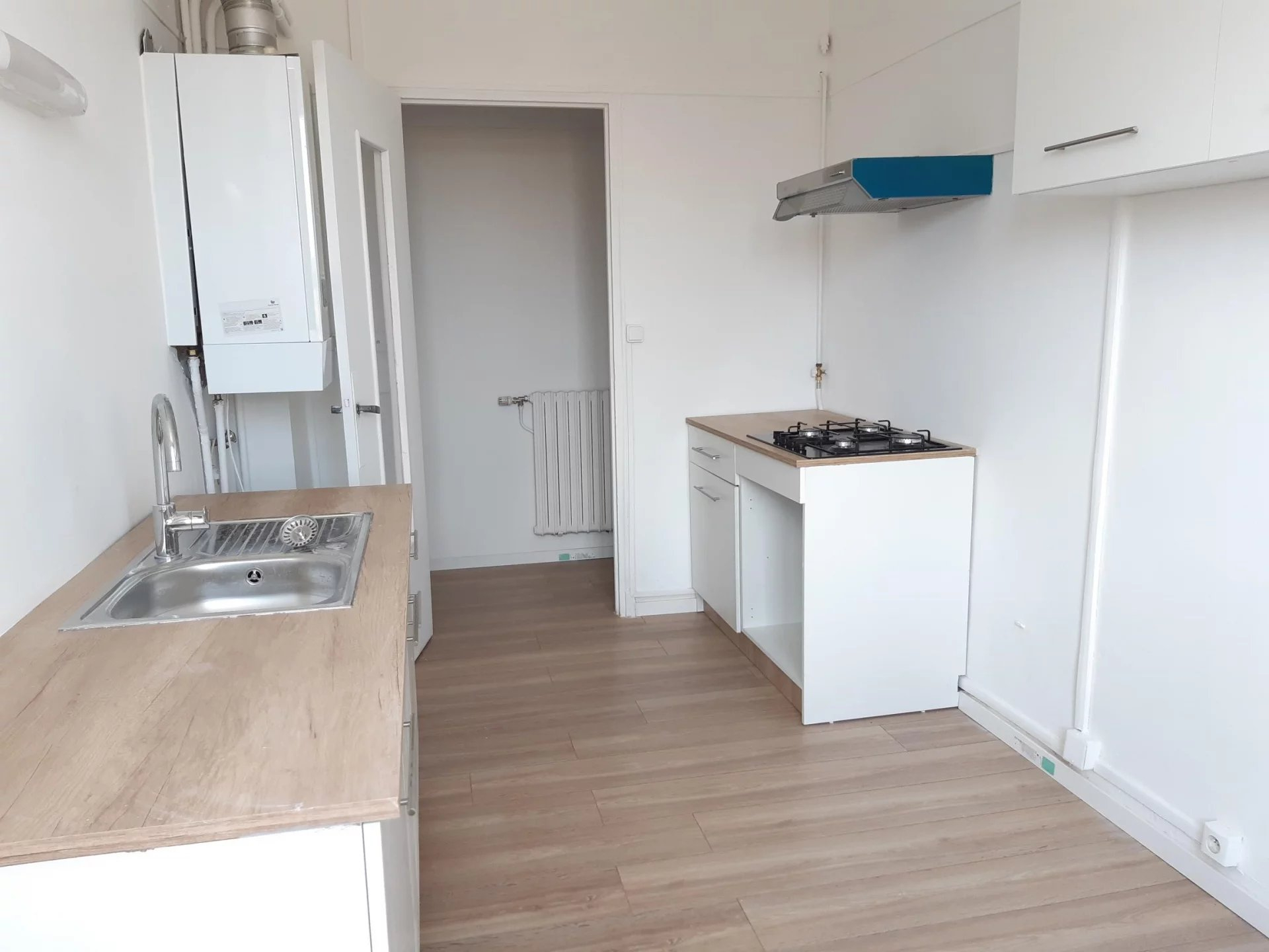 Location Appartement TARASCON séjour de 13.73 m²