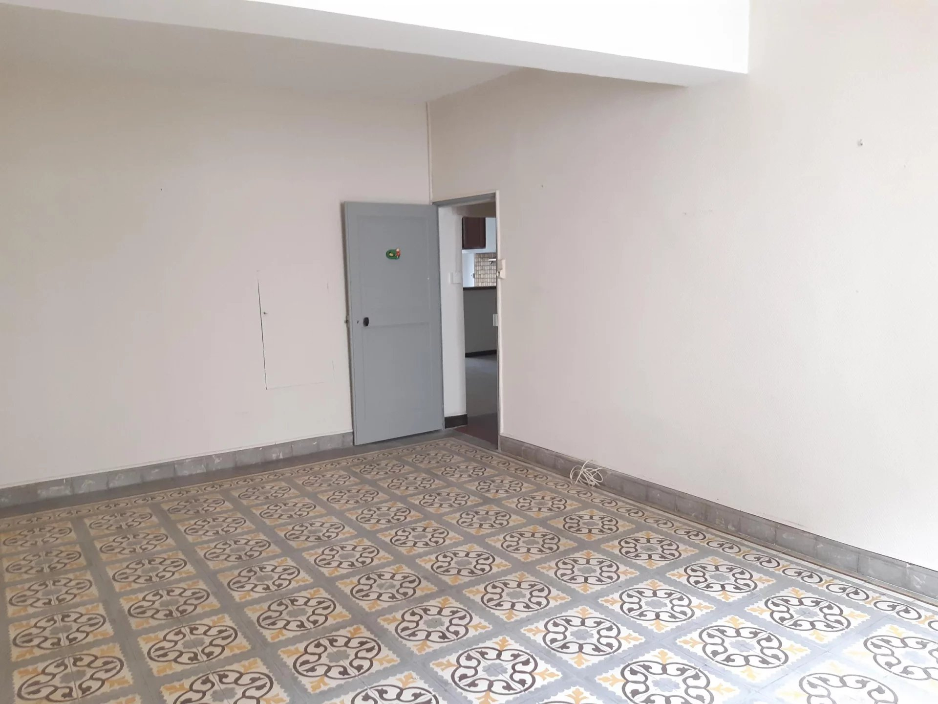 Location Appartement BEAUCAIRE radiateur, individuel, gaz chauffage