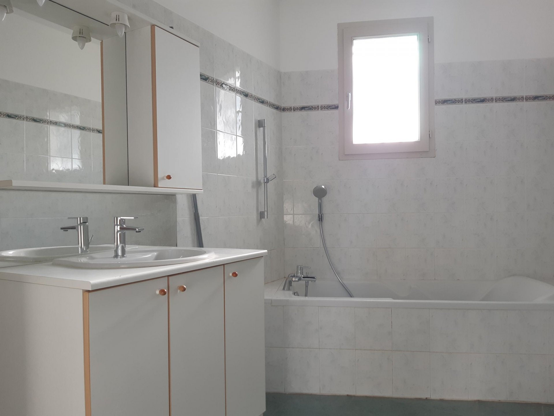 Location Appartement TARASCON climatisation, electrique chauffage