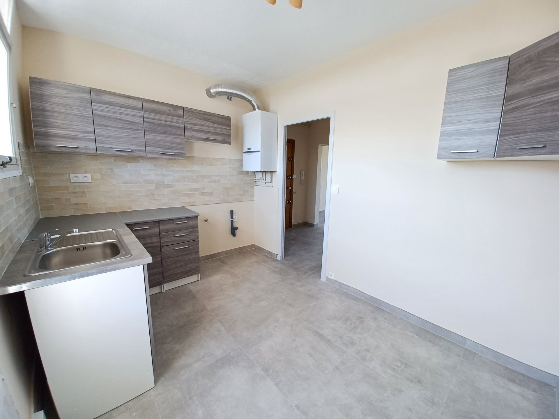 Location Appartement BEAUCAIRE radiateur, individuel, gaz chauffage