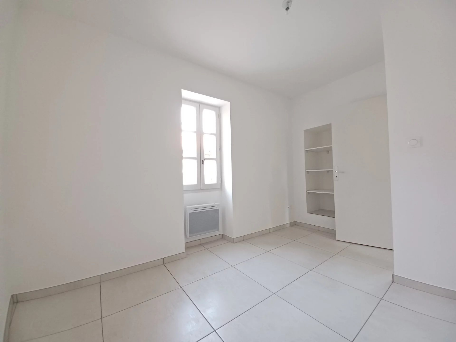 Location Appartement SAINT-ÉTIENNE-DU-GRÈS convecteur, individuel, electrique chauffage