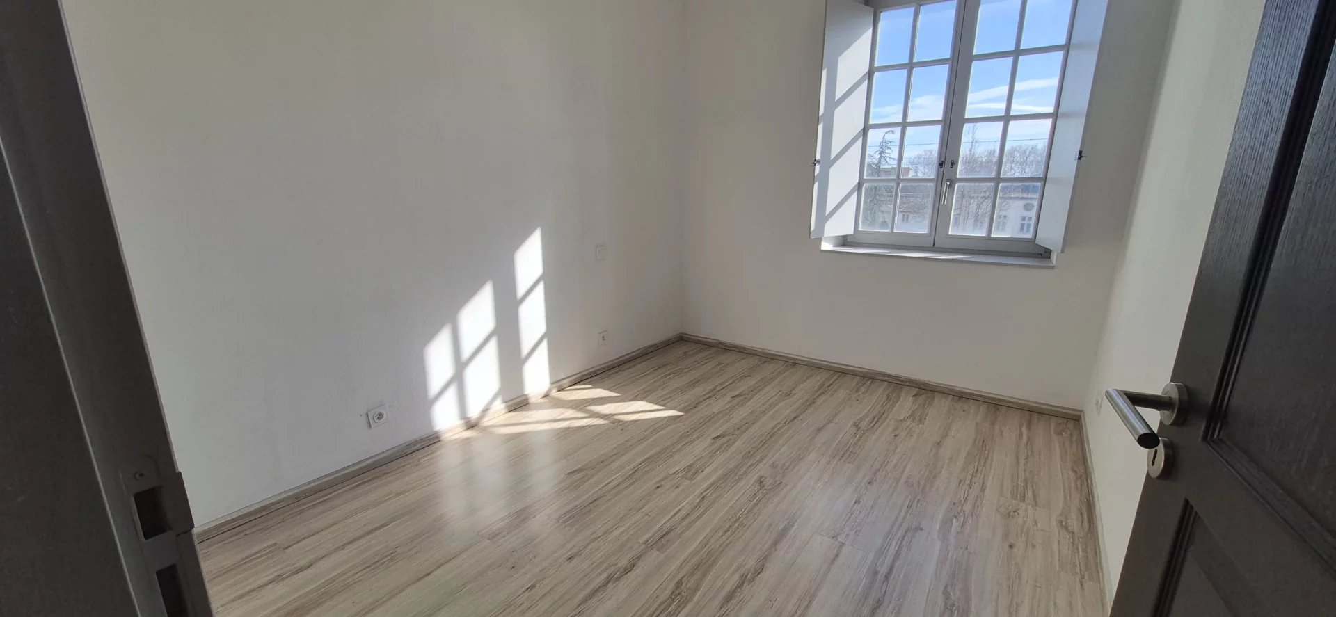 Location Appartement TARASCON climatisation, collectif, electrique chauffage