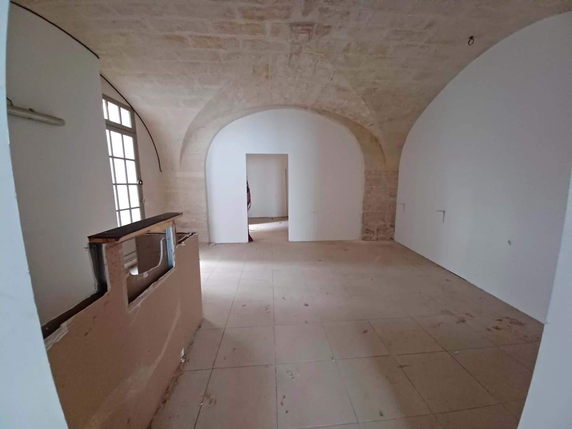 Location Local commercial BEAUCAIRE surface habitable de 73 m²