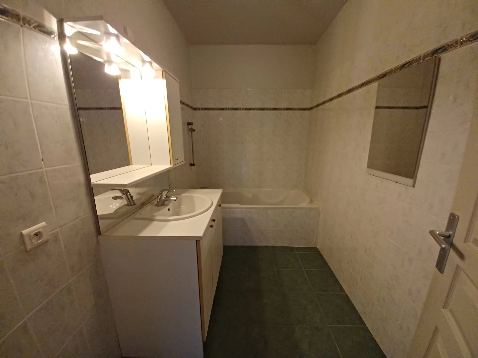 Location Appartement TARASCON 1 salles de bain