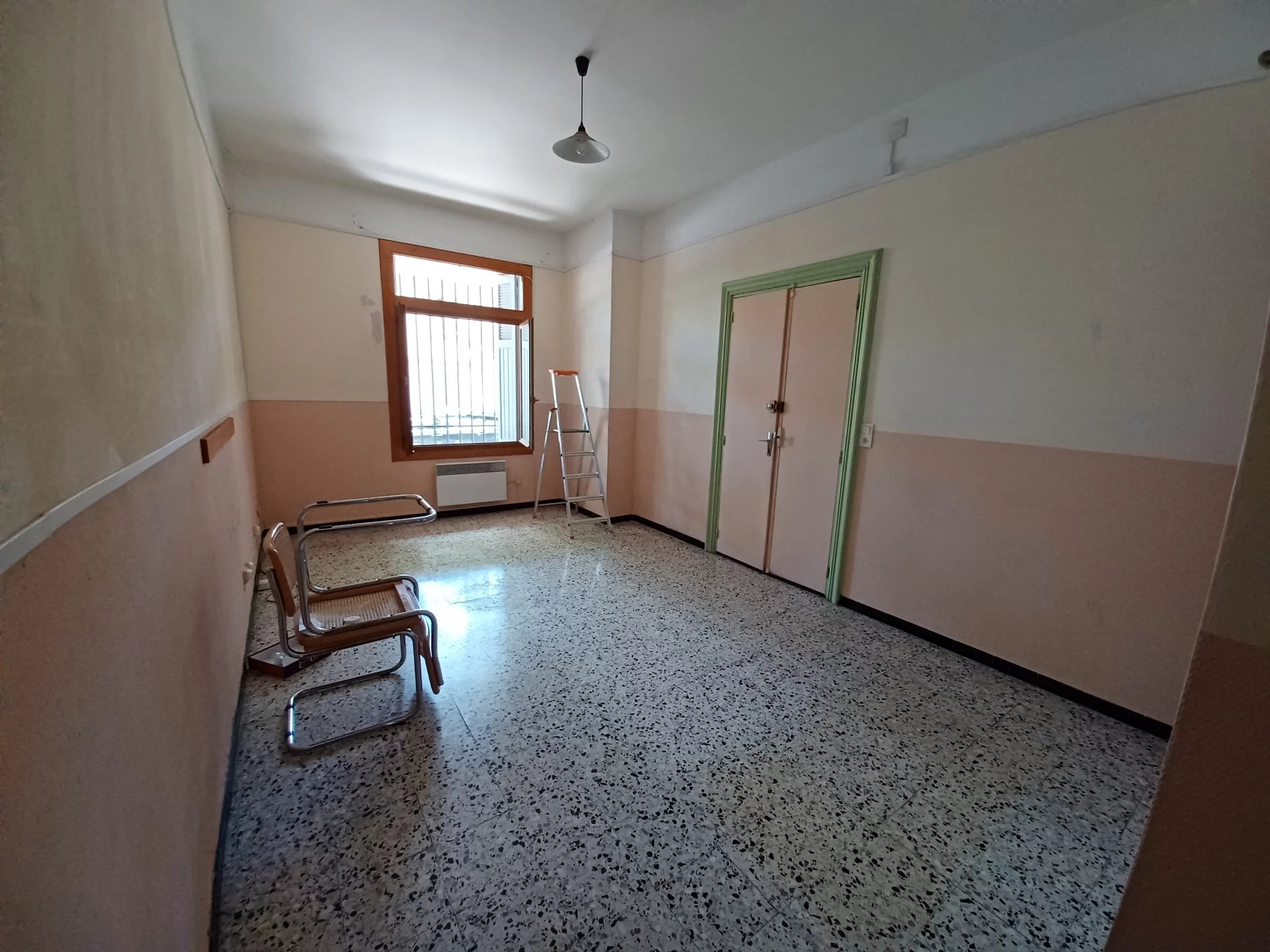 Location Local commercial BEAUCAIRE 2 pièces