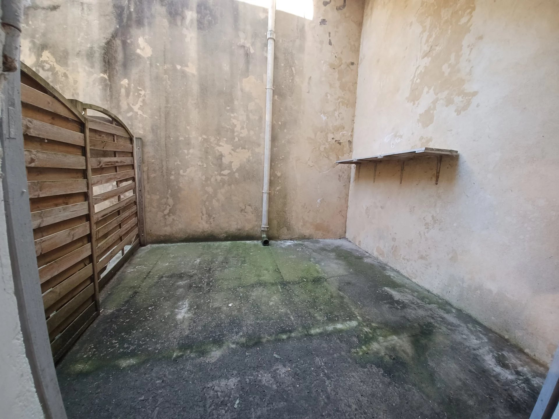 Location Local commercial BEAUCAIRE 2 pièces