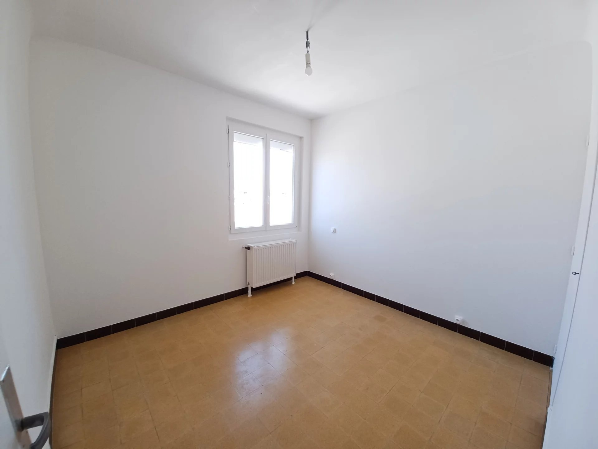 Location Appartement TARASCON radiateur, individuel, gaz chauffage